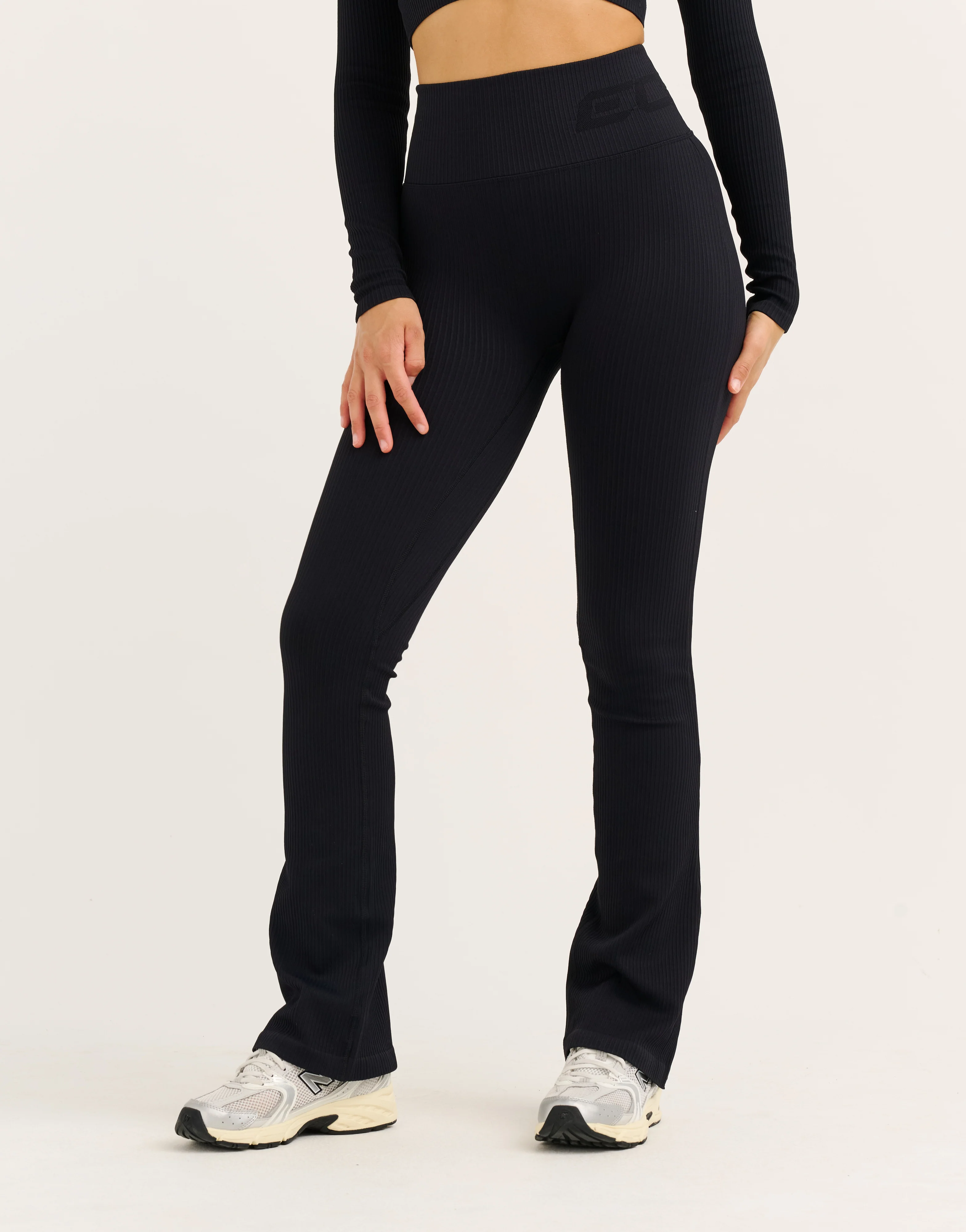 Arise Comfort Flare Leggings V2 - Stealth Black - Image 2