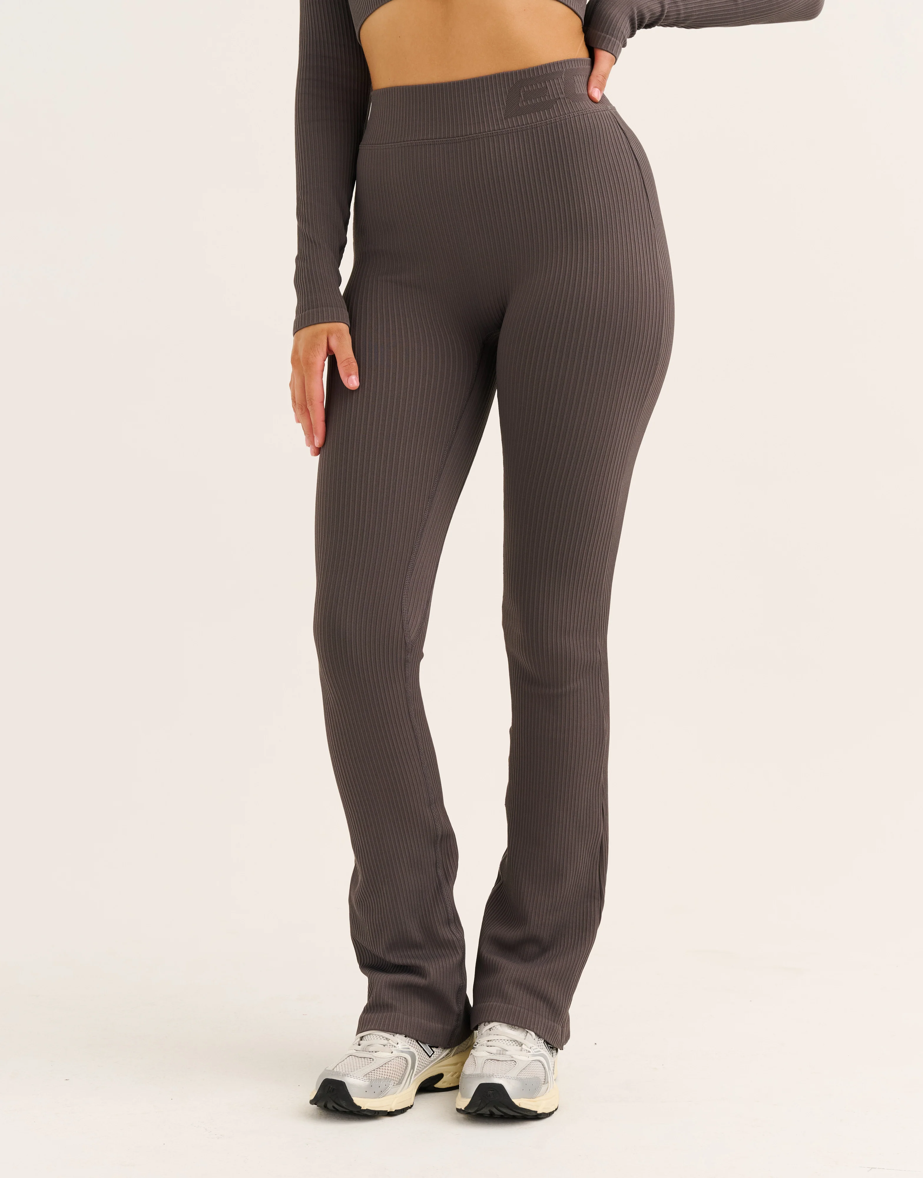Arise Comfort Mid-Waist Flare Leggings - Slate Grey - Image 3