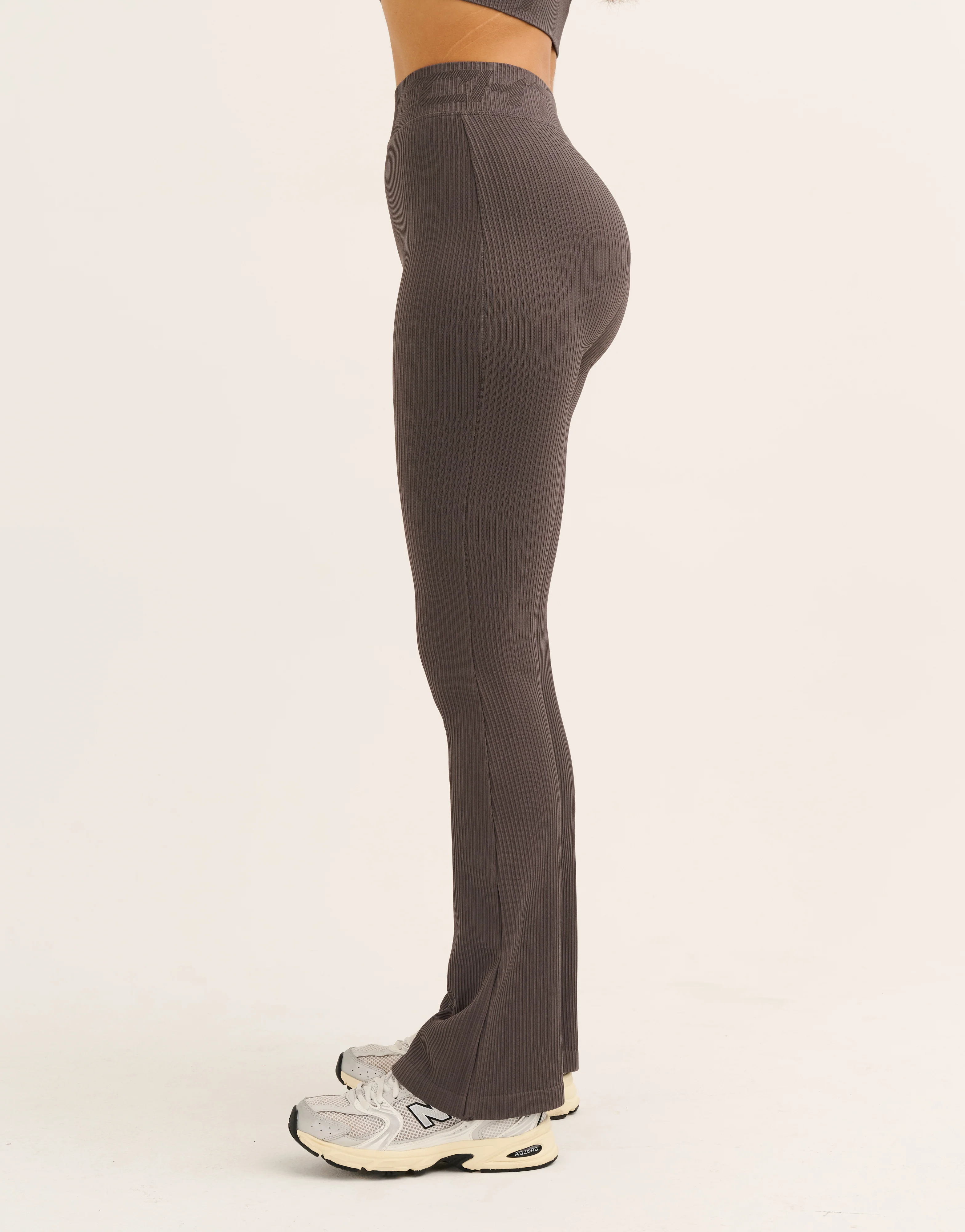 Arise Comfort Mid-Waist Flare Leggings - Slate Grey - Image 4