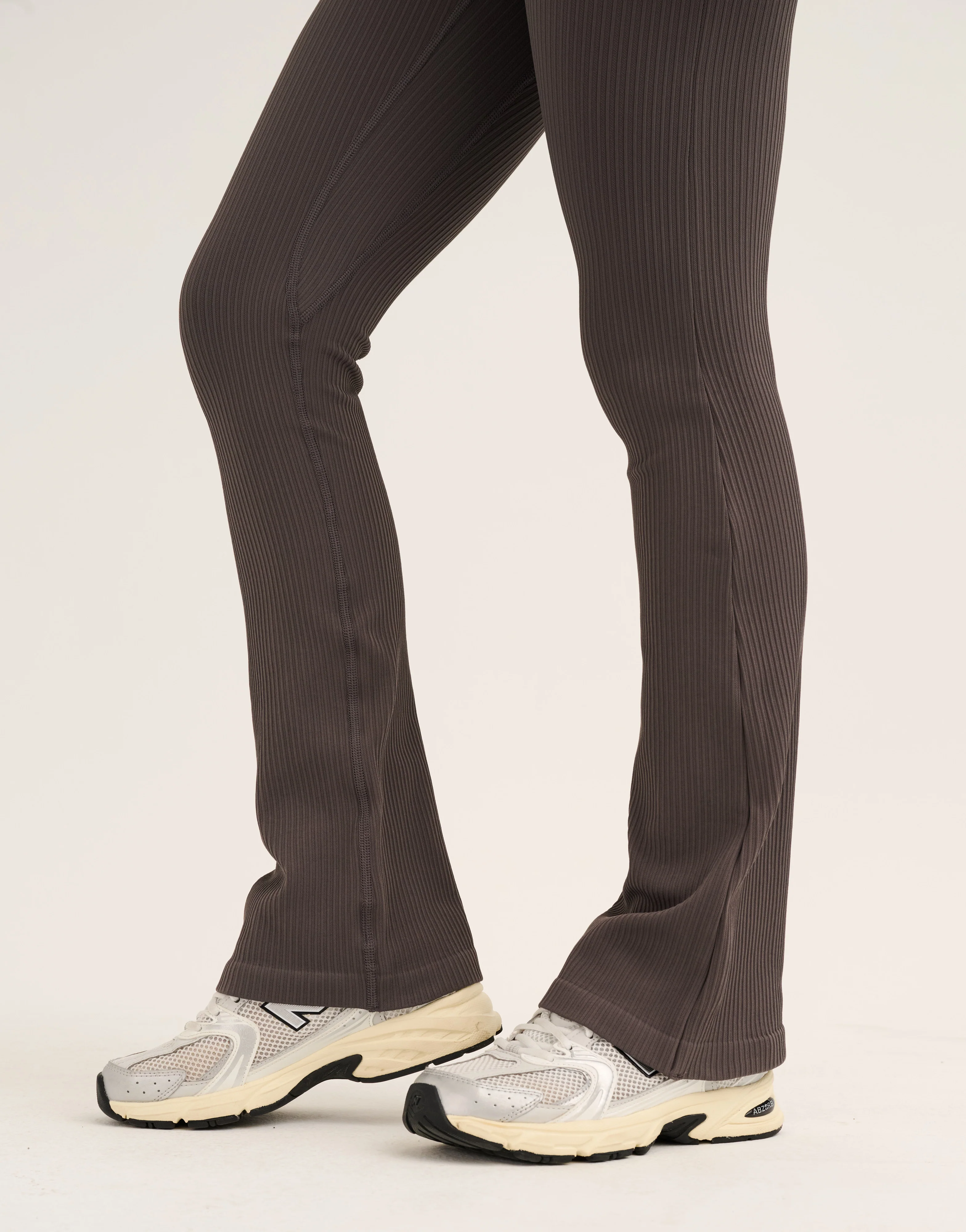 Arise Comfort Mid-Waist Flare Leggings - Slate Grey - Image 8