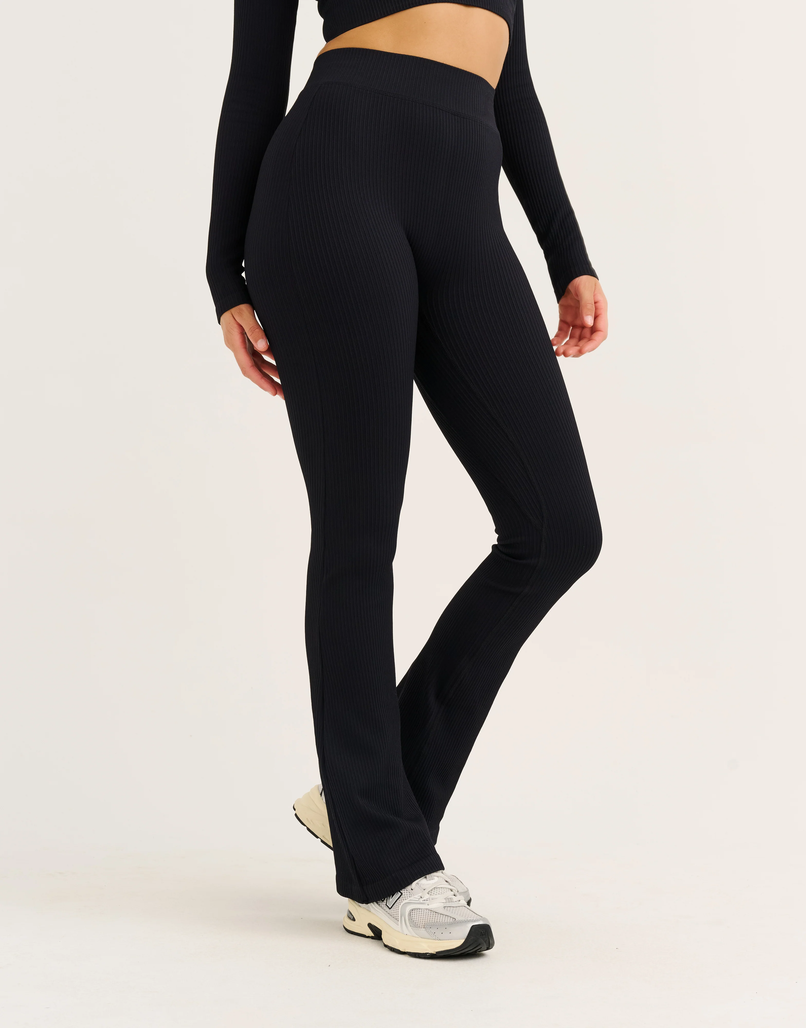 Arise Comfort Mid-Waist Flare Leggings - Stealth Black - Image 5