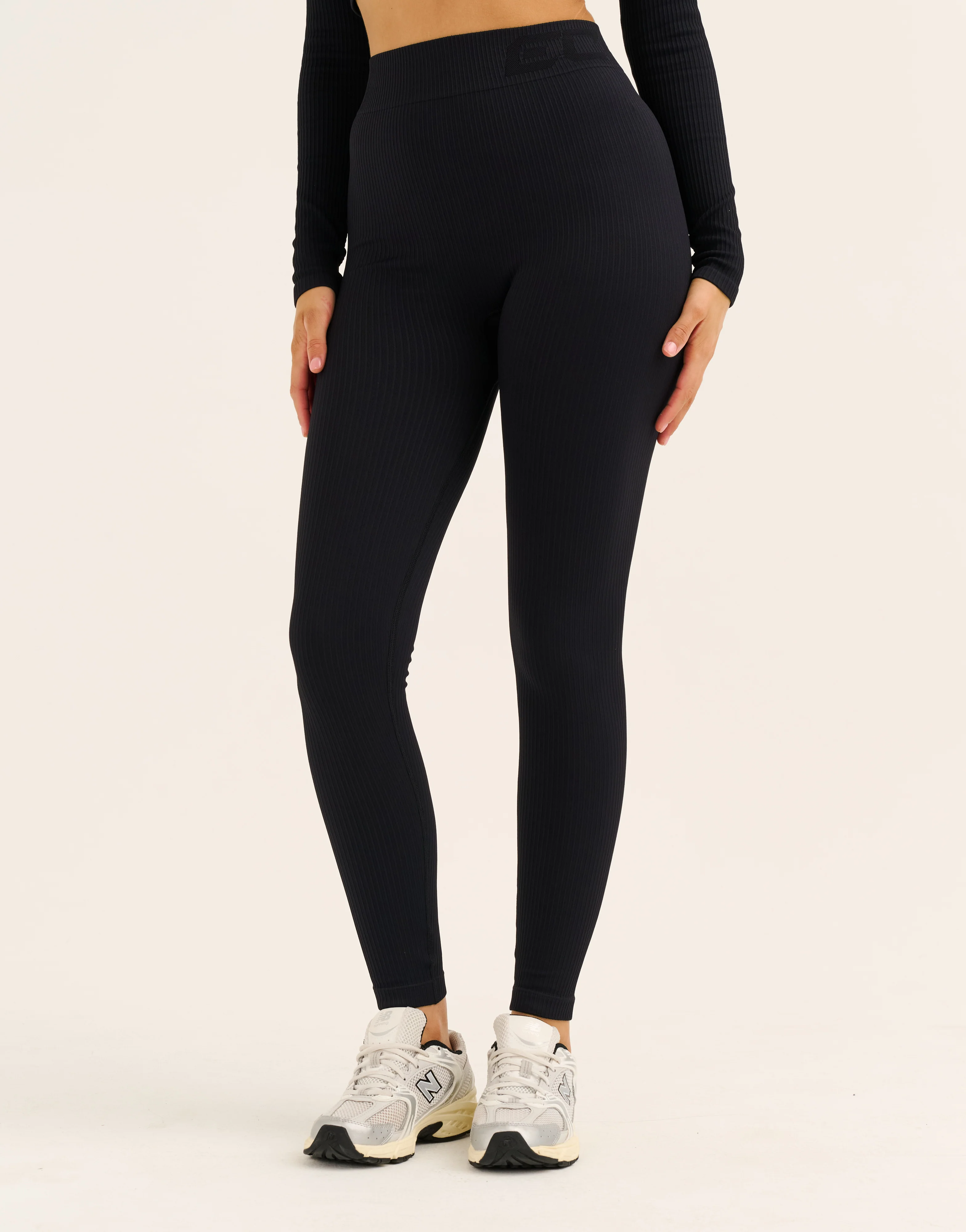 Arise Comfort Mid-Waist Leggings - Stealth Black - Image 4