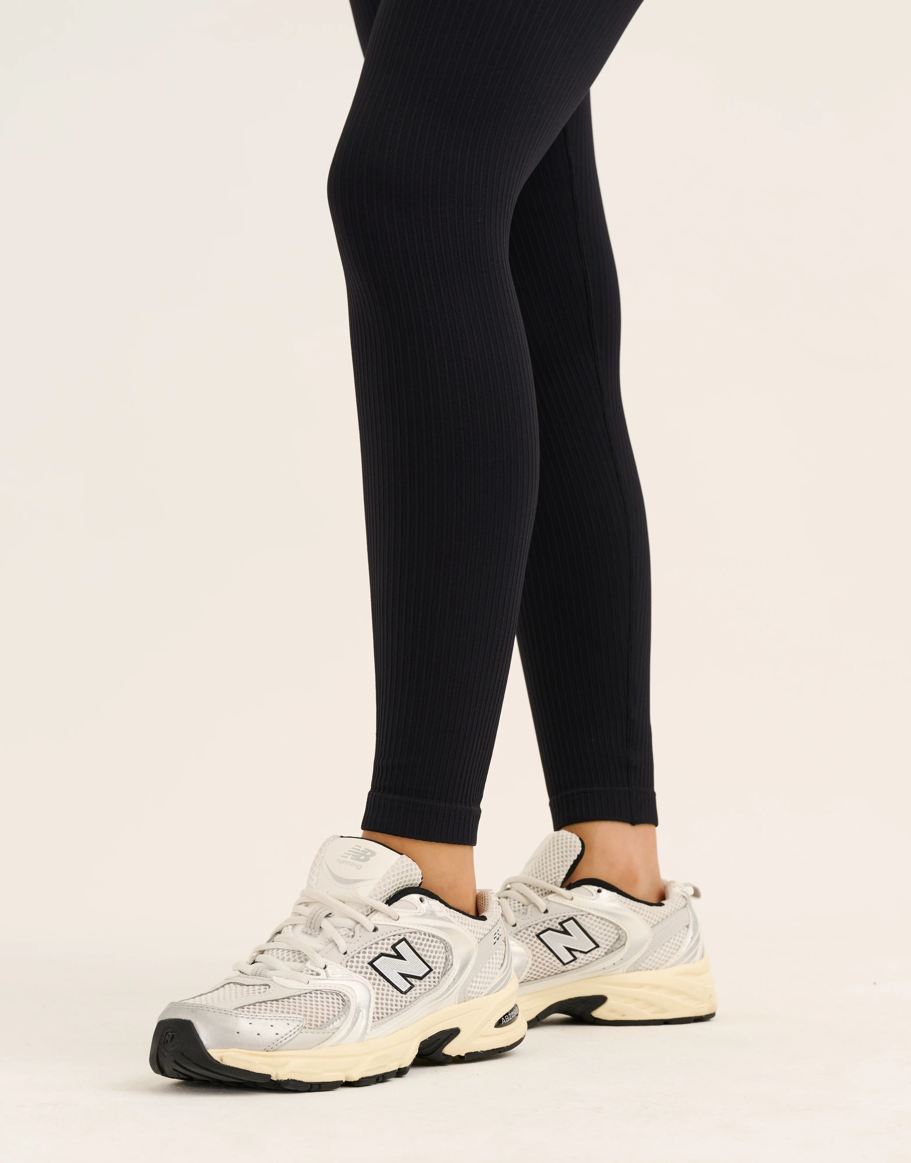 Arise Comfort Mid-Waist Leggings - Stealth Black - Image 9