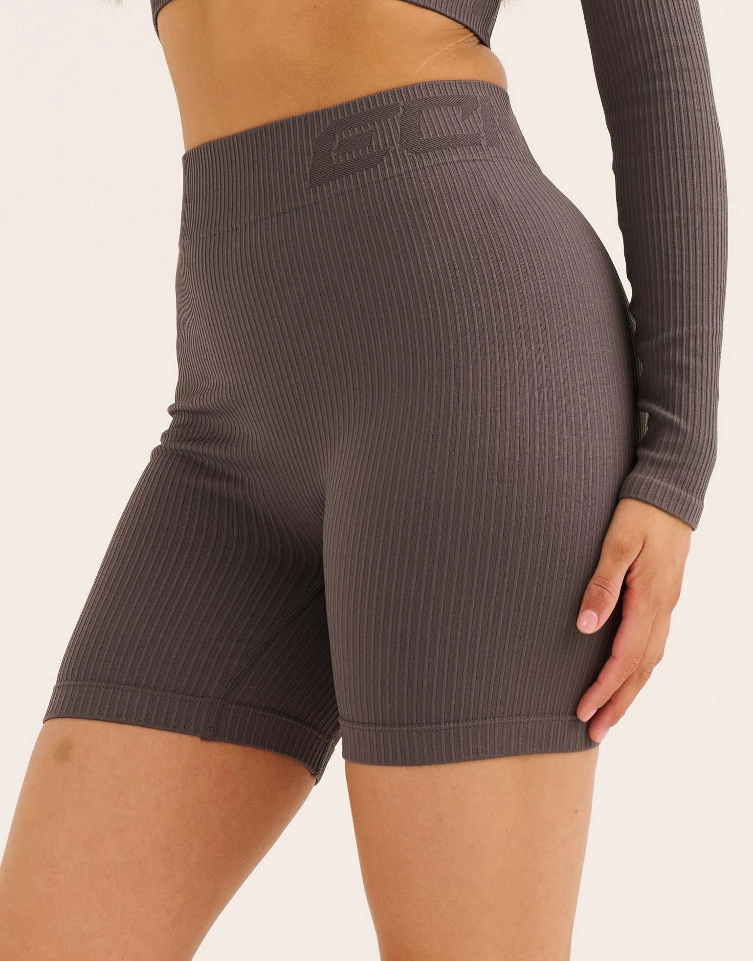 Arise Comfort Mid-Waist Shorts V2 - Slate Grey - Image 2