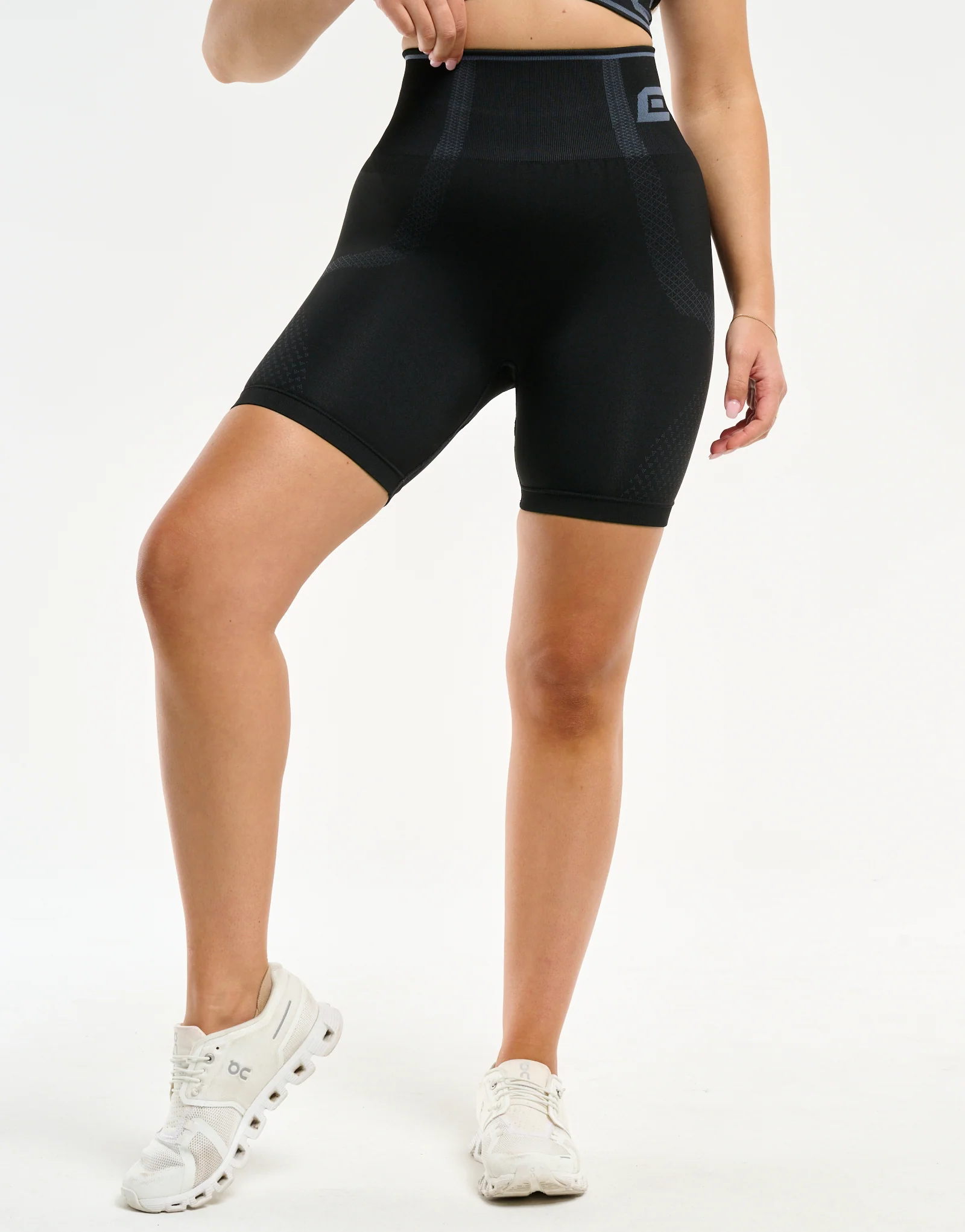 Arise Seamless Return Bike Shorts - Black - Image 5