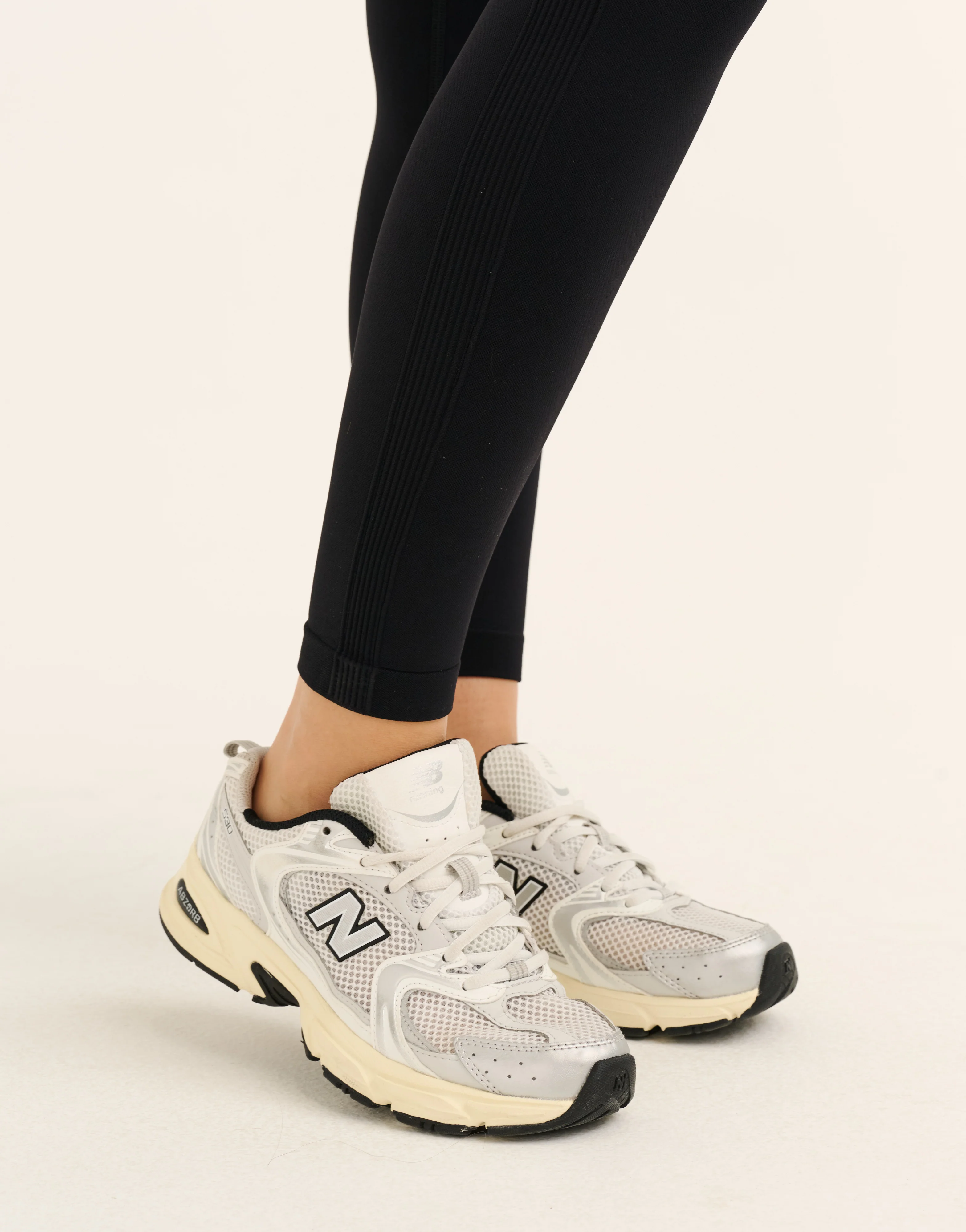 Arise Scrunch Leggings V2 - Stealth Black - Image 12
