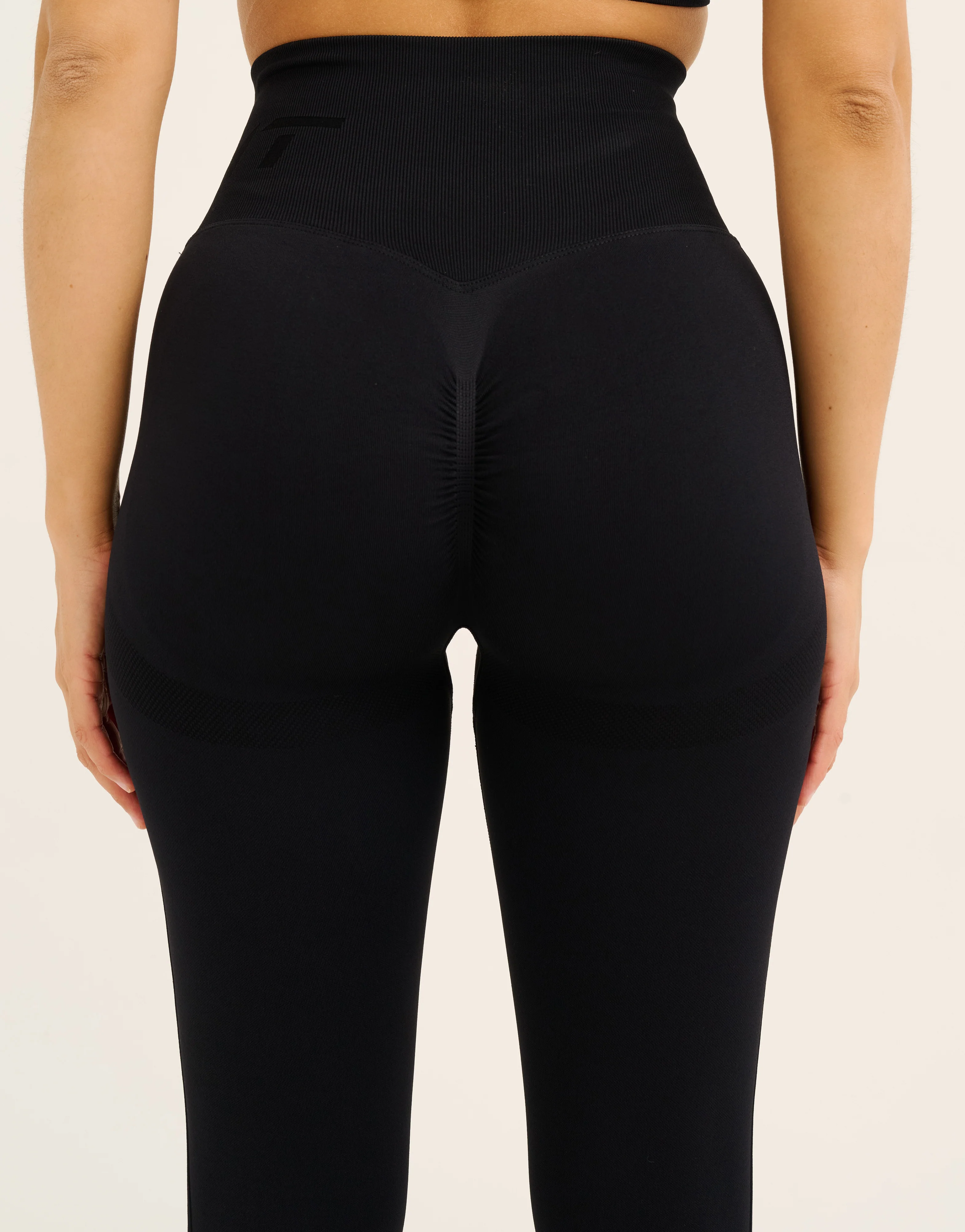 Arise Scrunch Leggings V2 - Stealth Black - Image 3