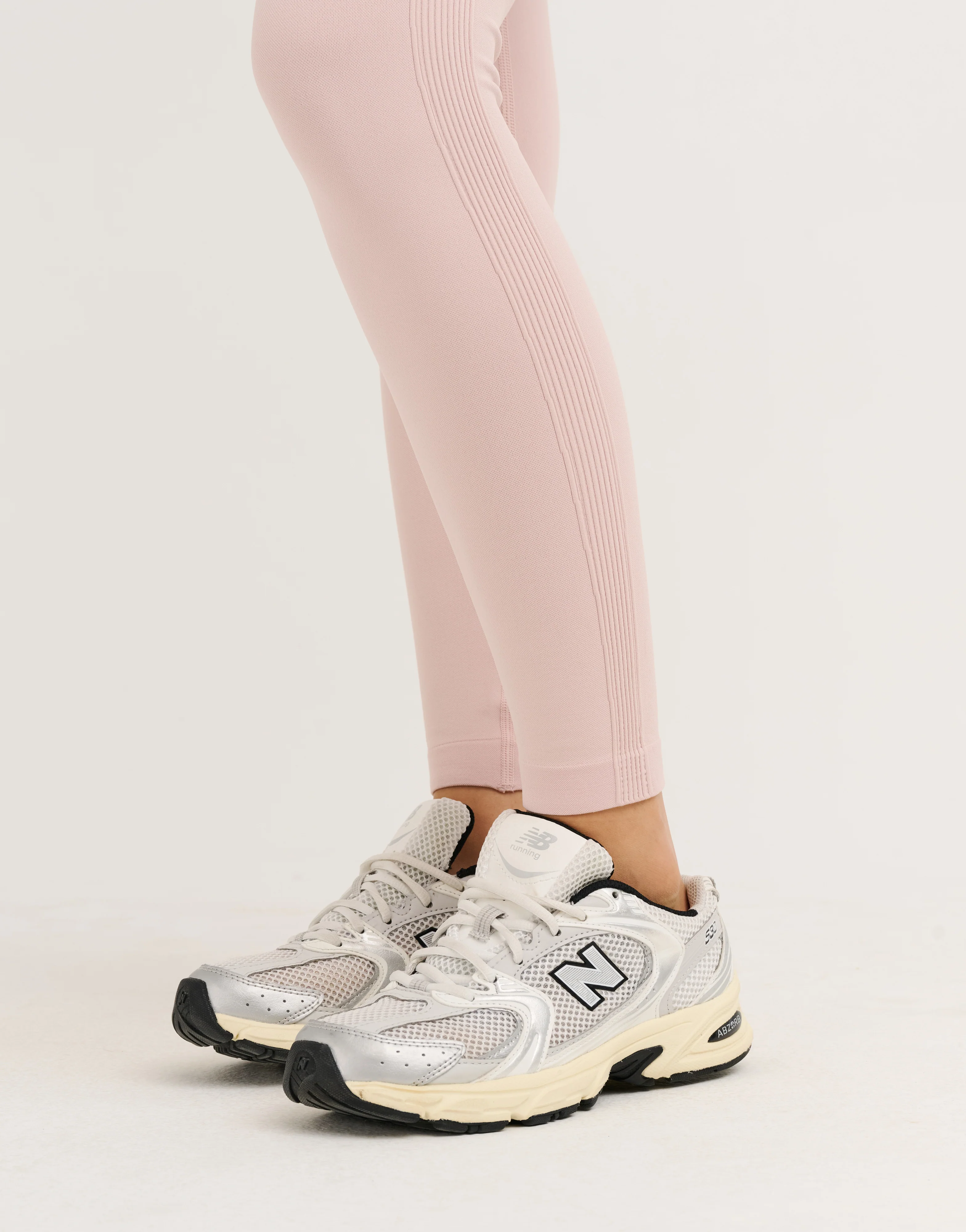 Arise Scrunch Mid-Waist Leggings - Mauve - Image 8