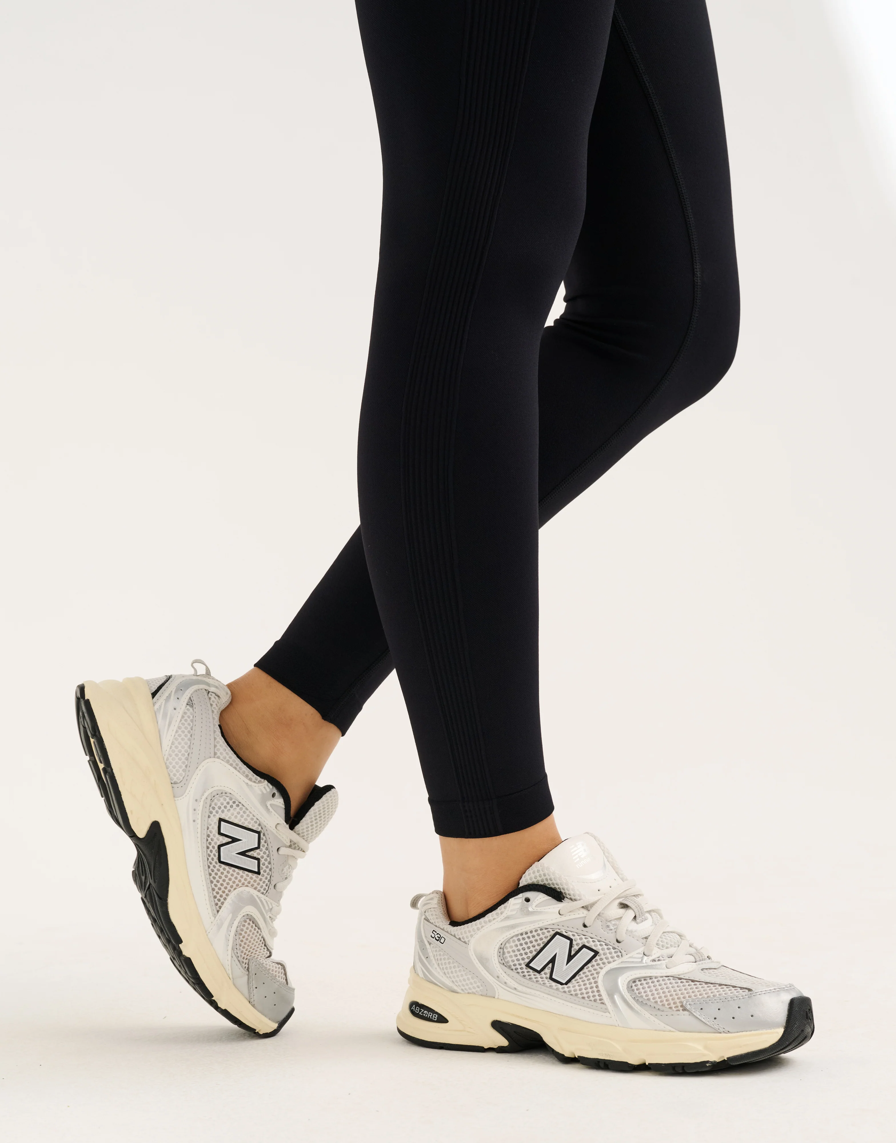 Arise Scrunch Mid-Waist Leggings - Stealth Black - Image 10