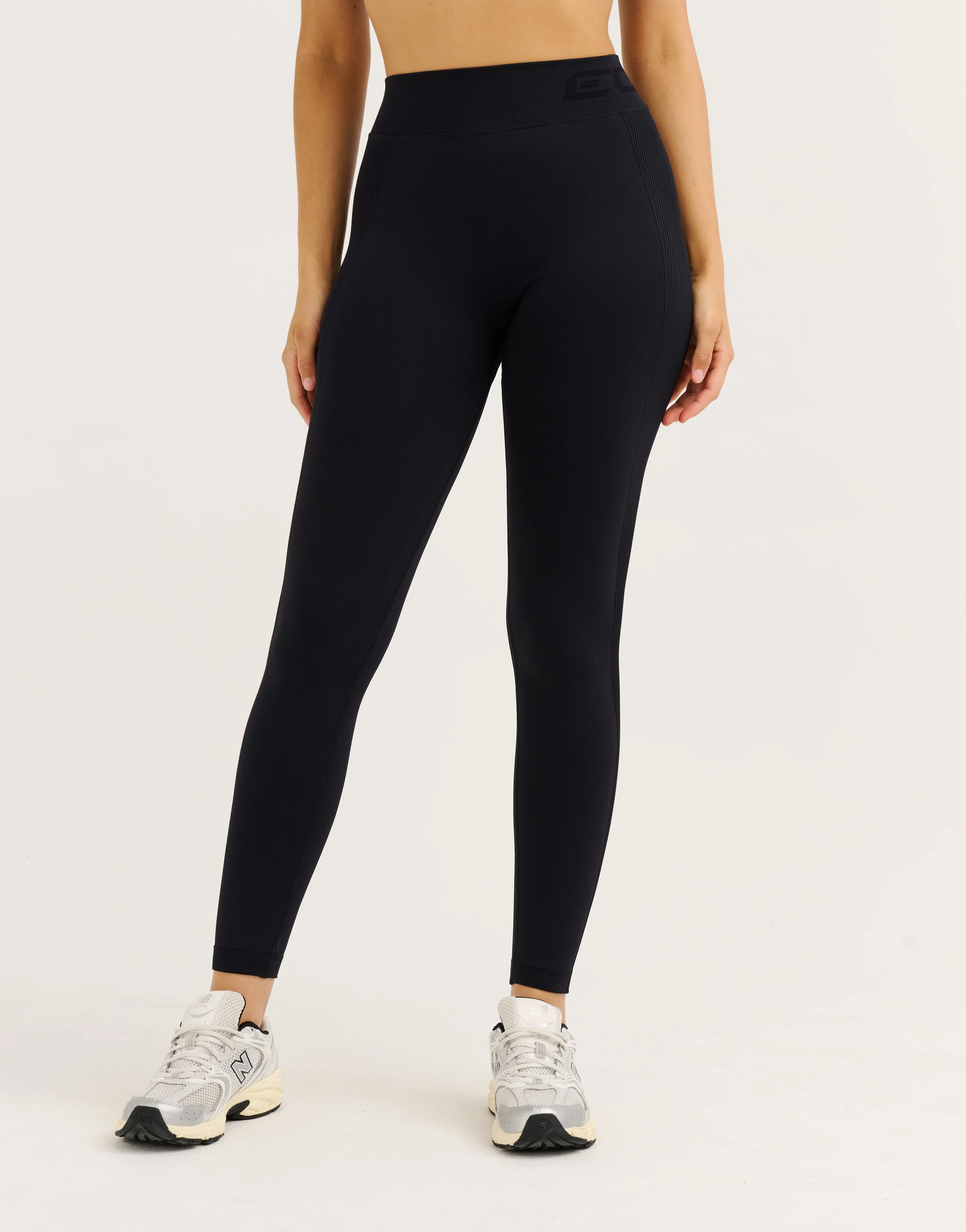 Arise Scrunch Mid-Waist Leggings - Stealth Black - Image 3