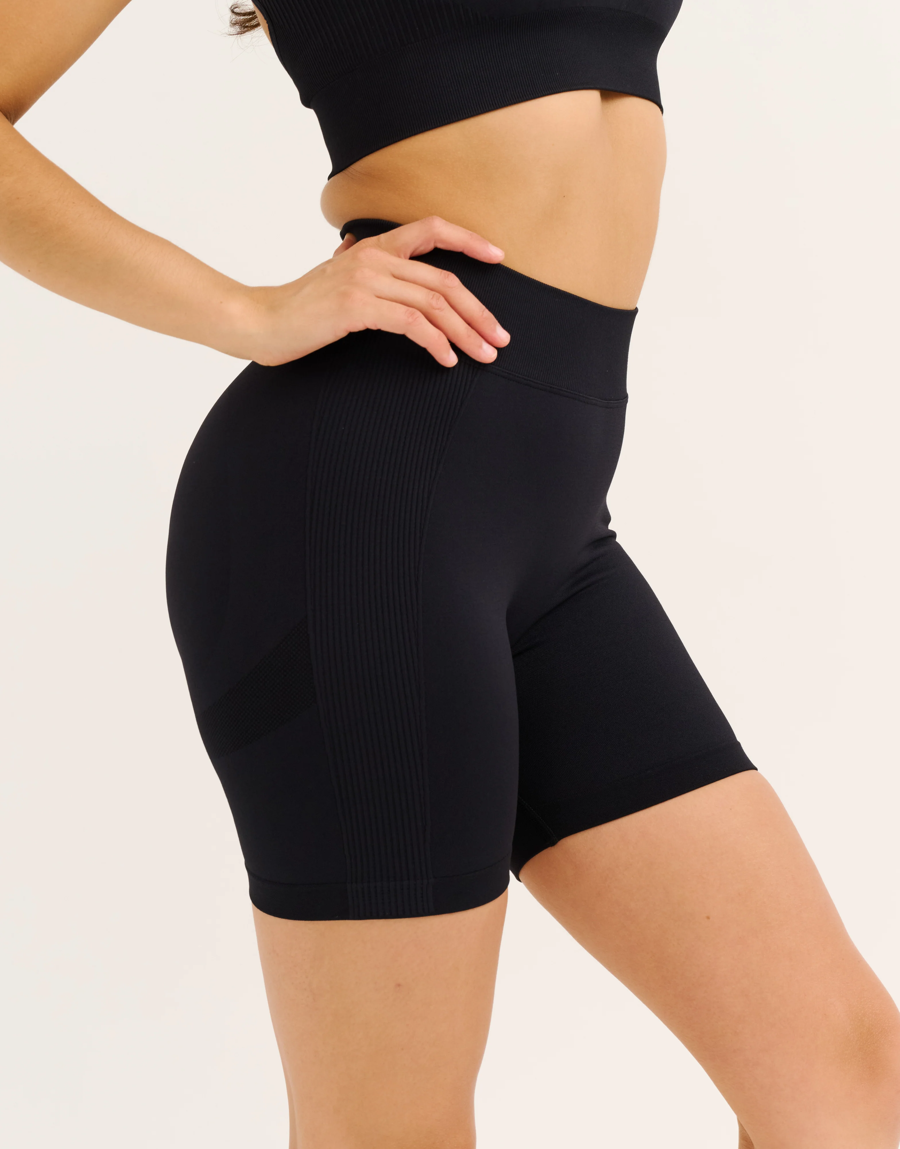 Arise Scrunch Mid-Waist Shorts - Stealth Black - Image 4