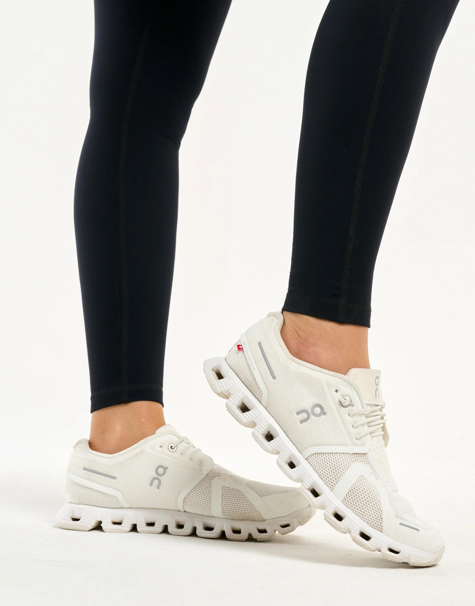 Ascend Pocket Leggings 28" - Black - Image 9