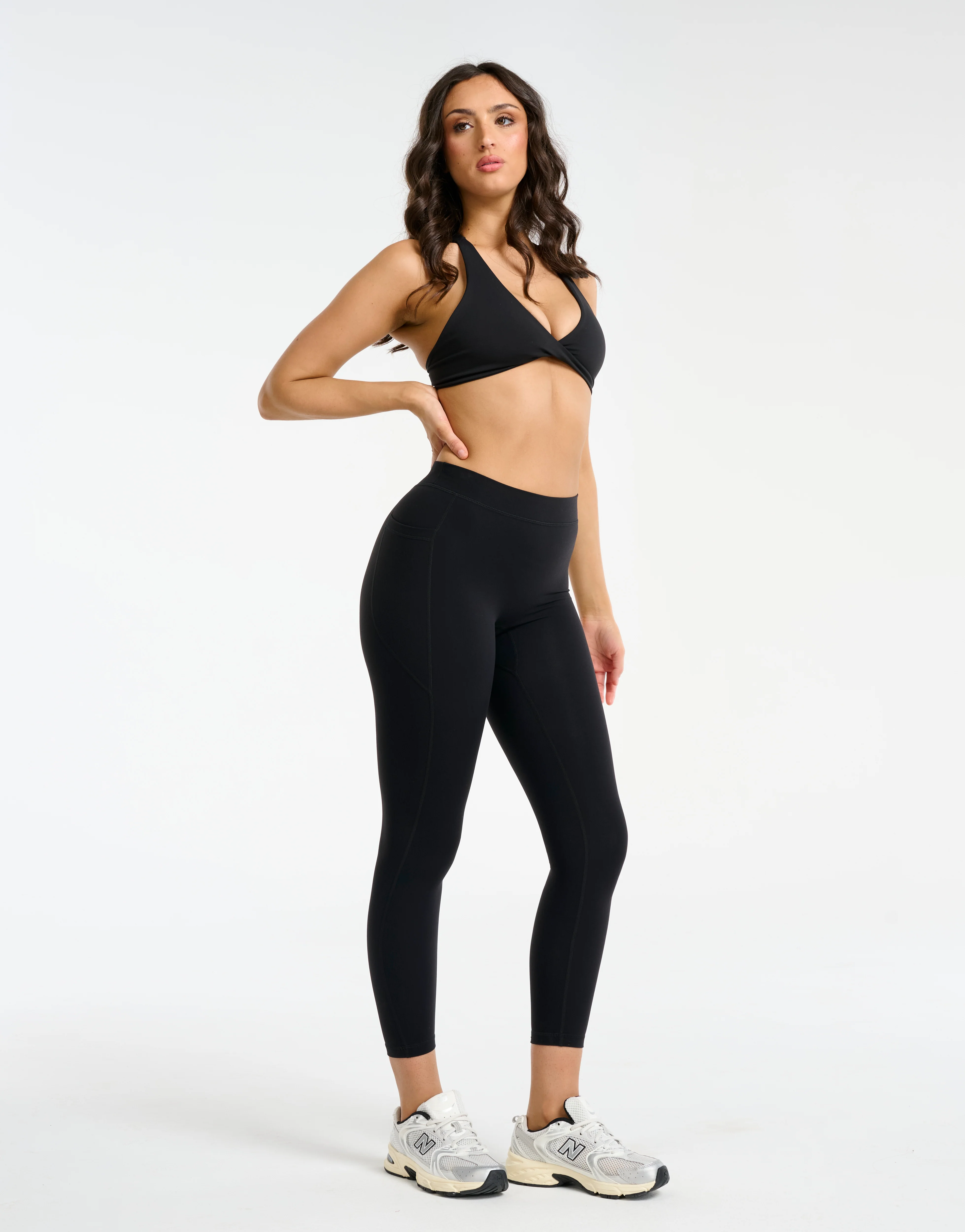 Ascend Pocket Mid-Waist Leggings 25" - Black - Image 8