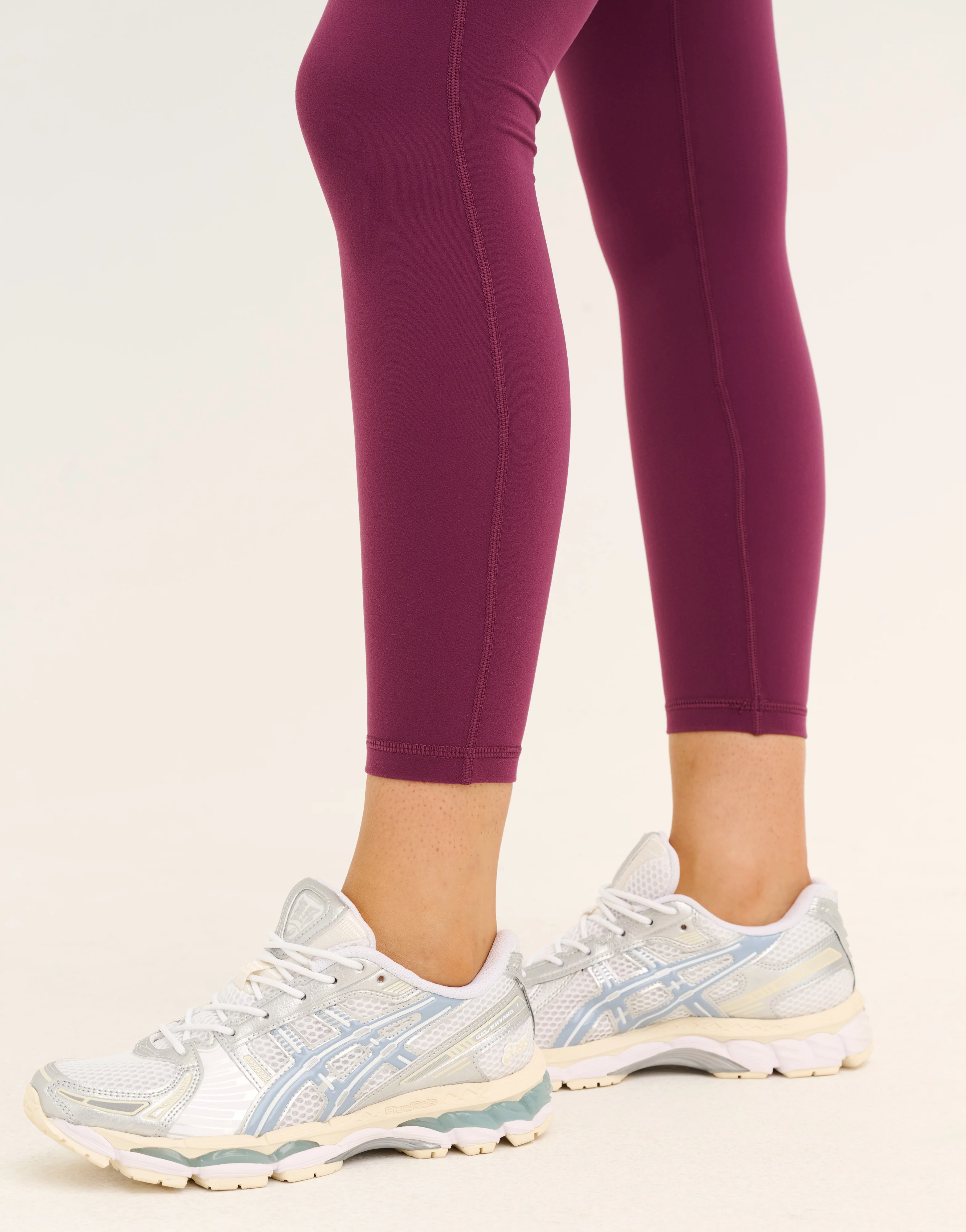Ascend Pocket Mid-Waist Leggings 25" - Blackberry - Image 11