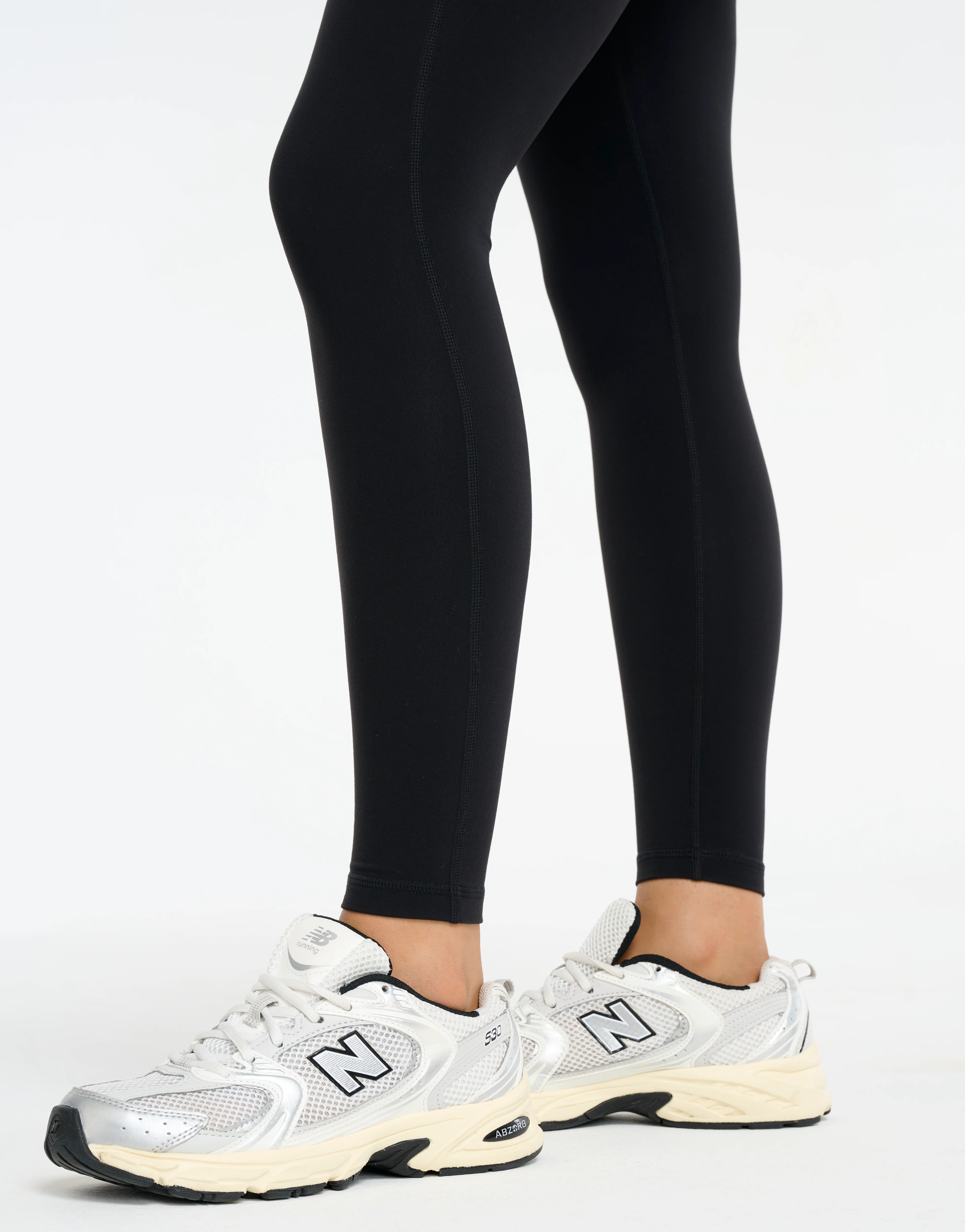 Ascend Pocket Mid-Waist Leggings 28" - Black - Image 12