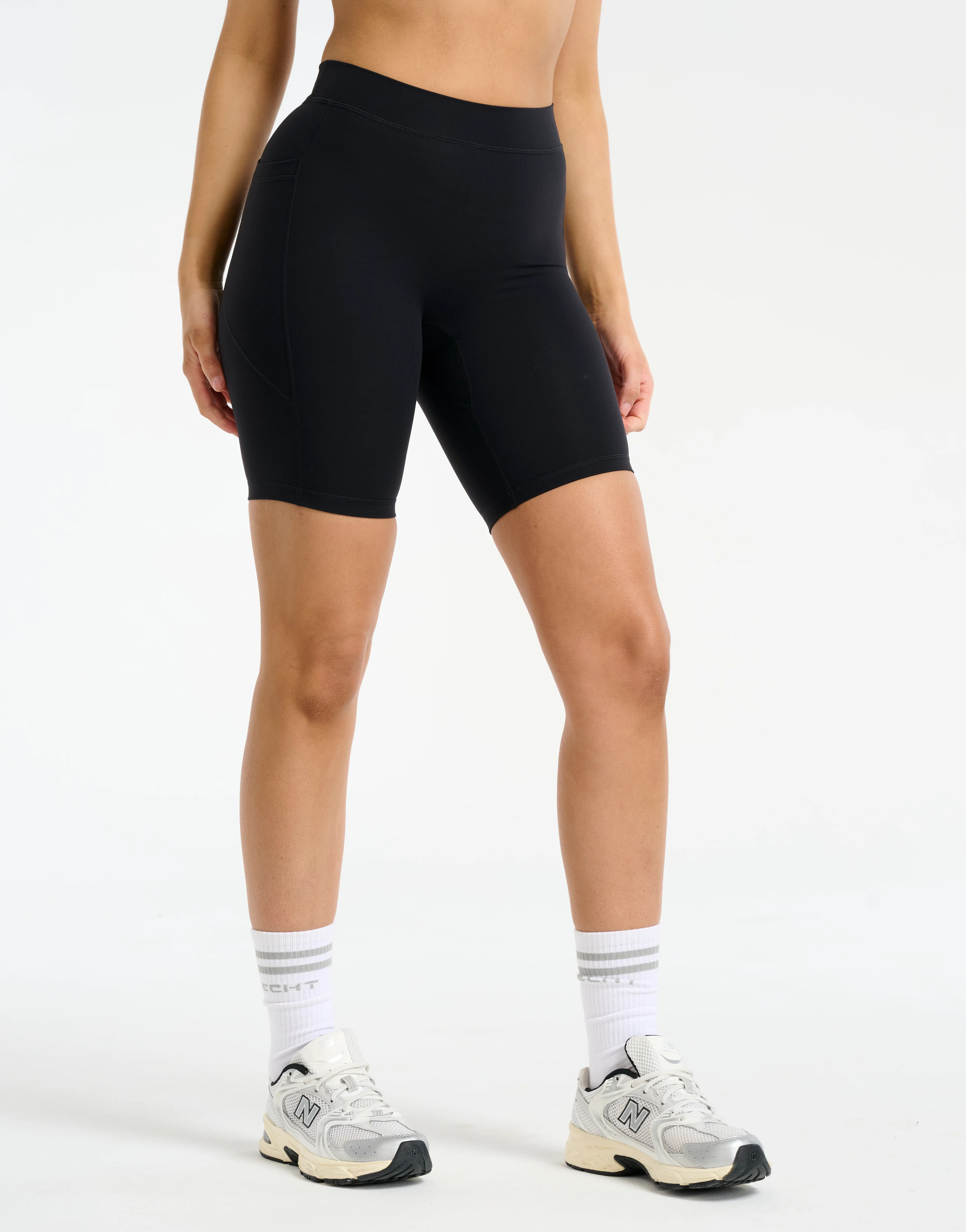 Ascend Pocket Mid-Waist Shorts 8" - Black - Image 11