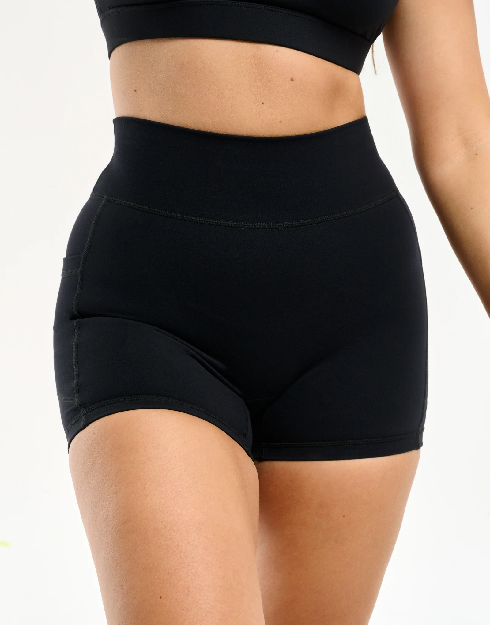 Ascend Pocket Shorts 4" - Black - Image 7