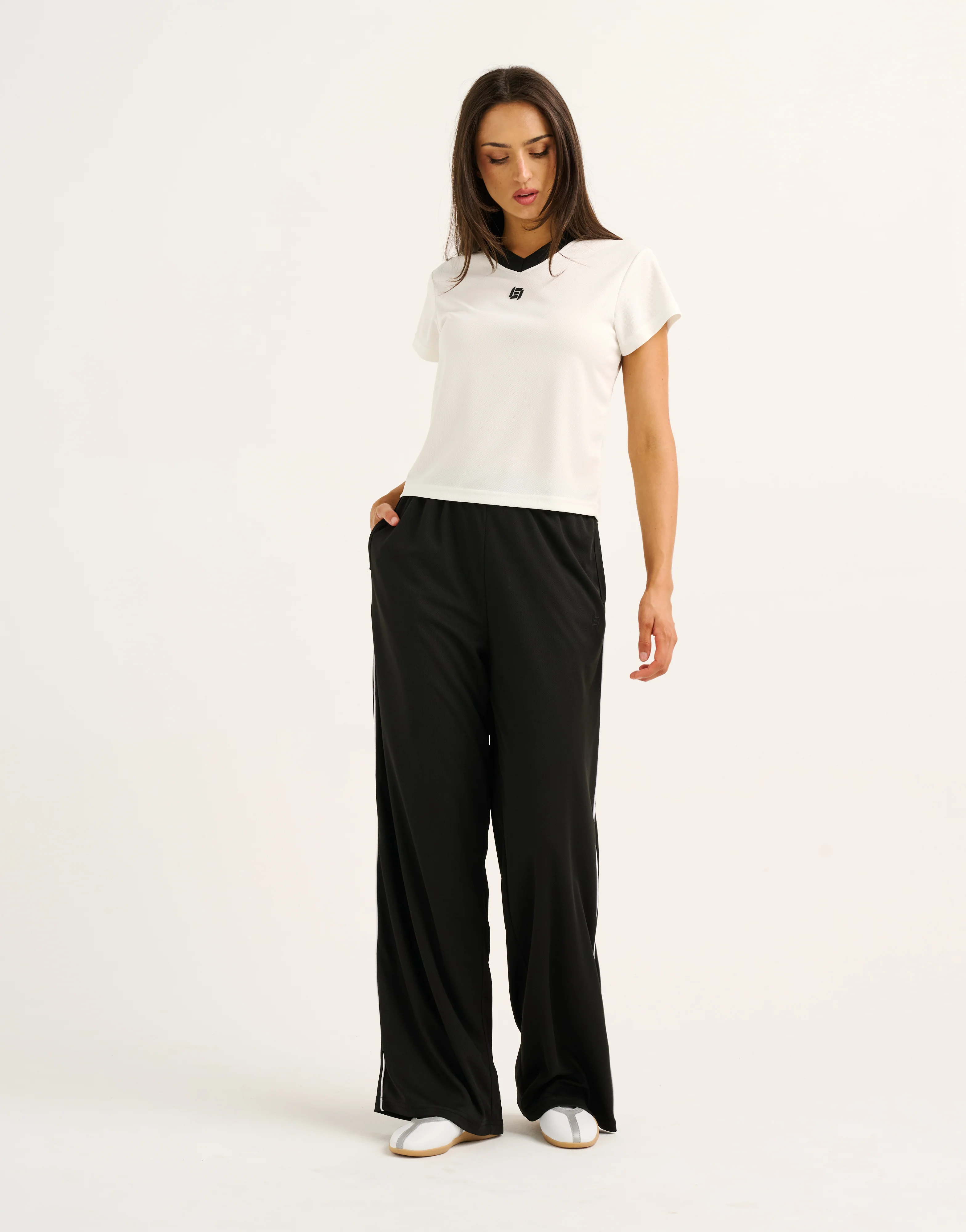 Club V Neck Crop Tee - White - Image 5