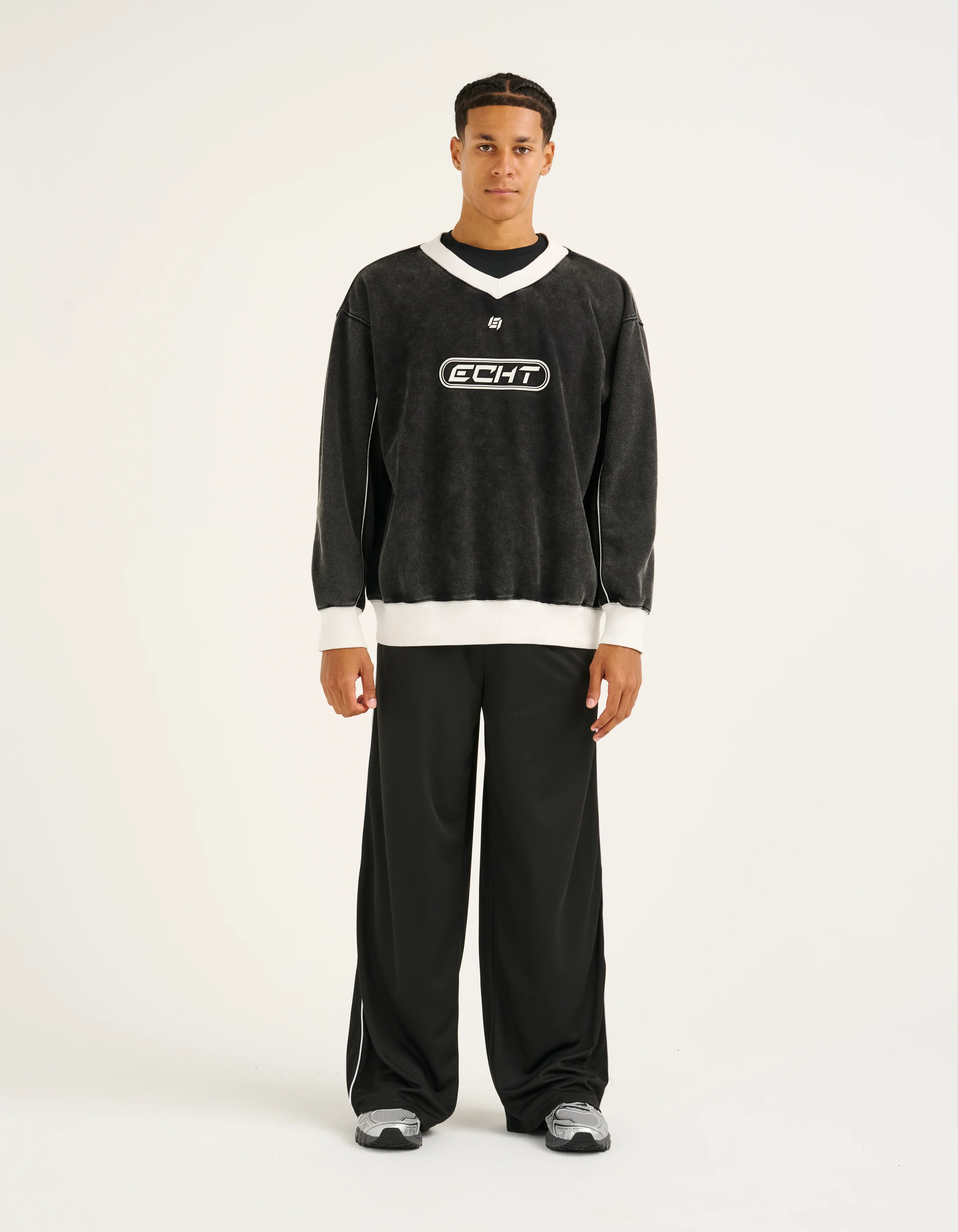 Club V Neck Sweatshirt - Black - Image 3
