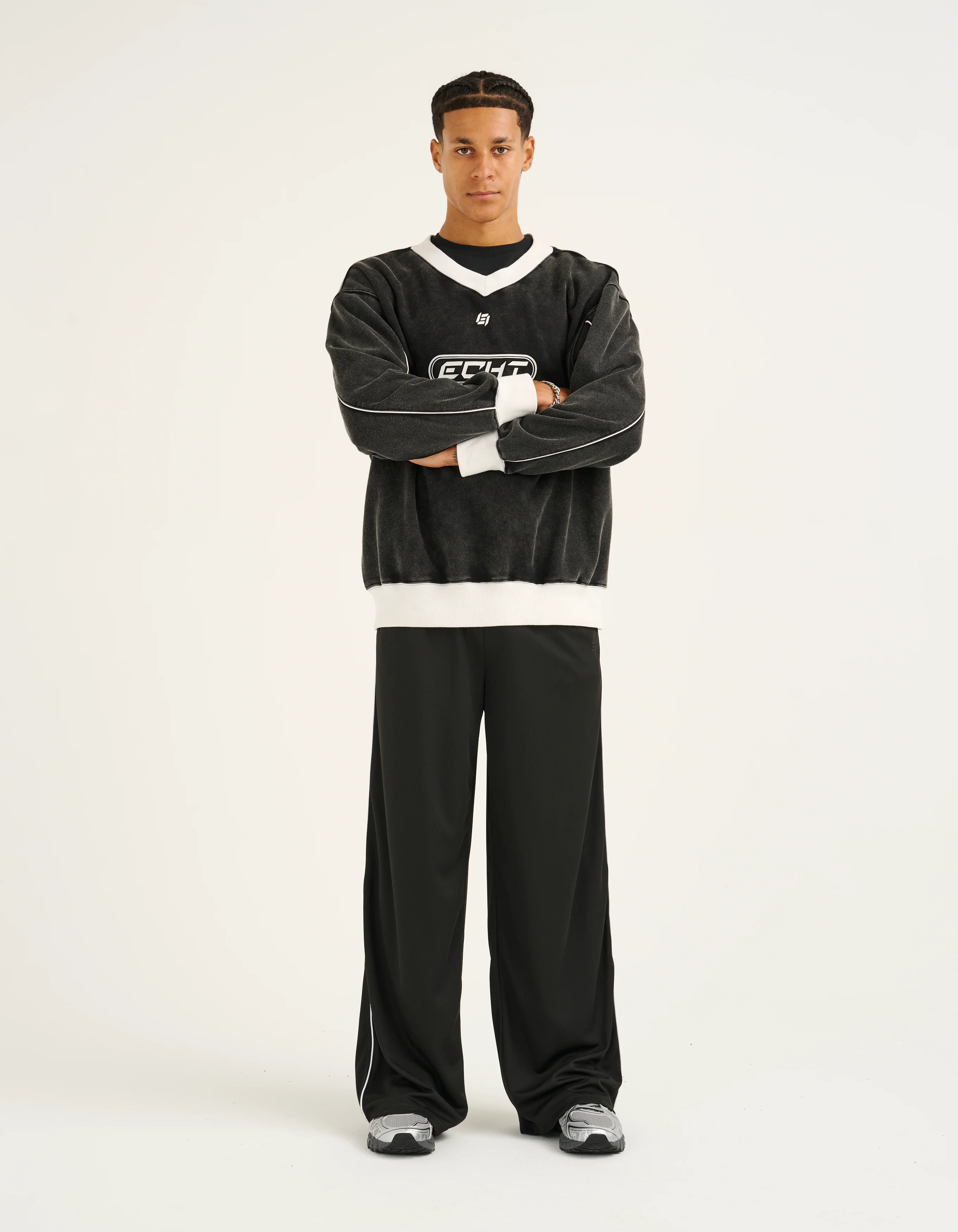 Club V Neck Sweatshirt - Black - Image 5