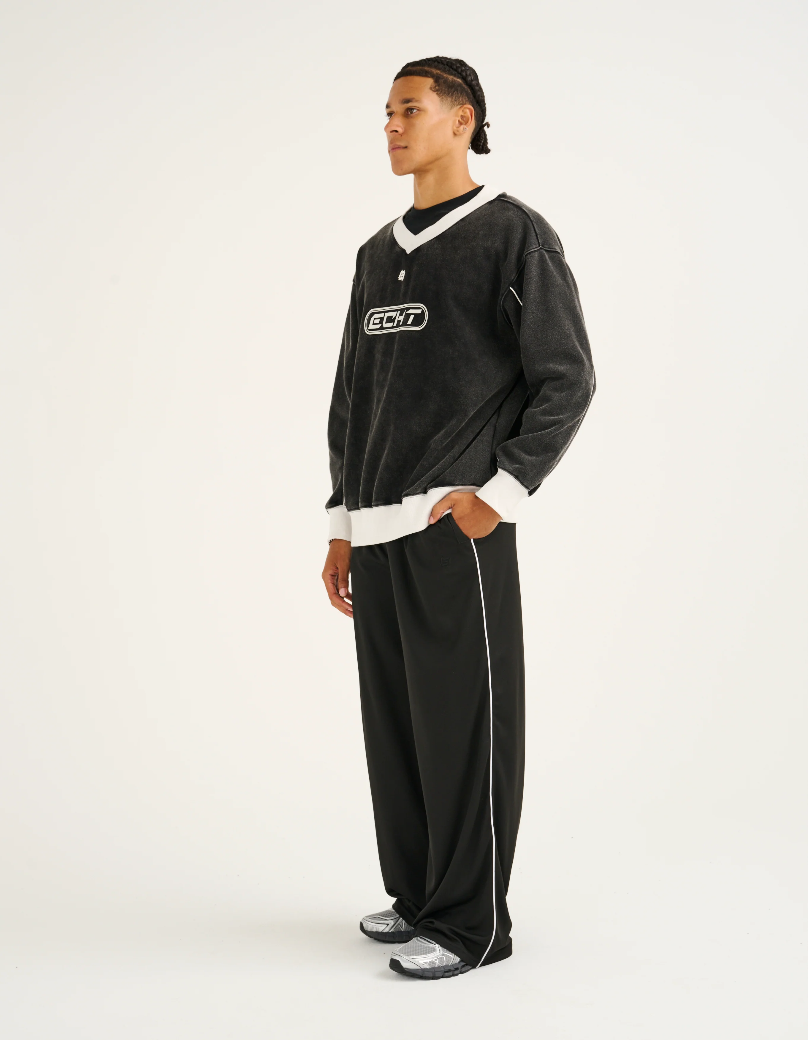Club V Neck Sweatshirt - Black - Image 6