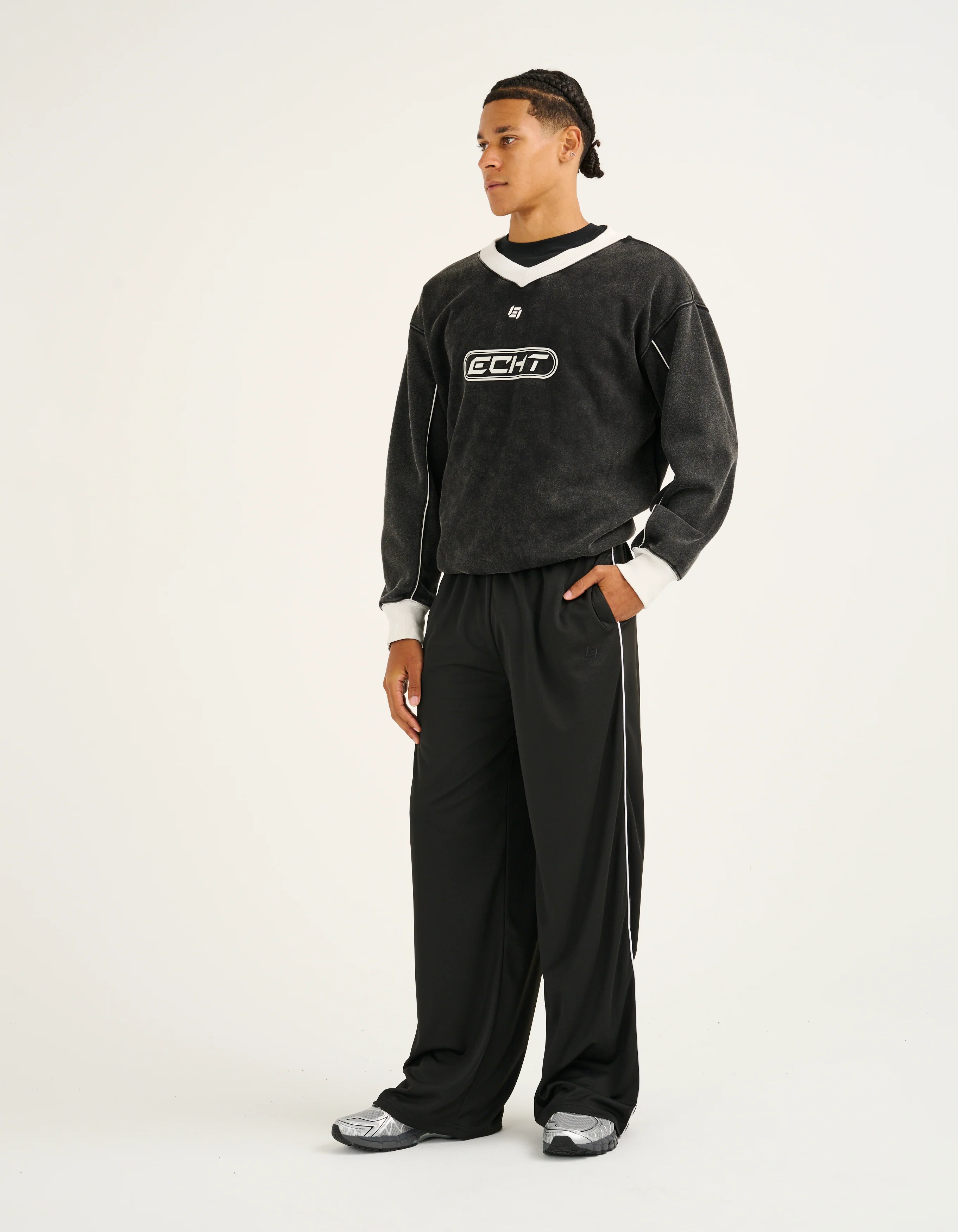 Club V Neck Sweatshirt - Black - Image 9
