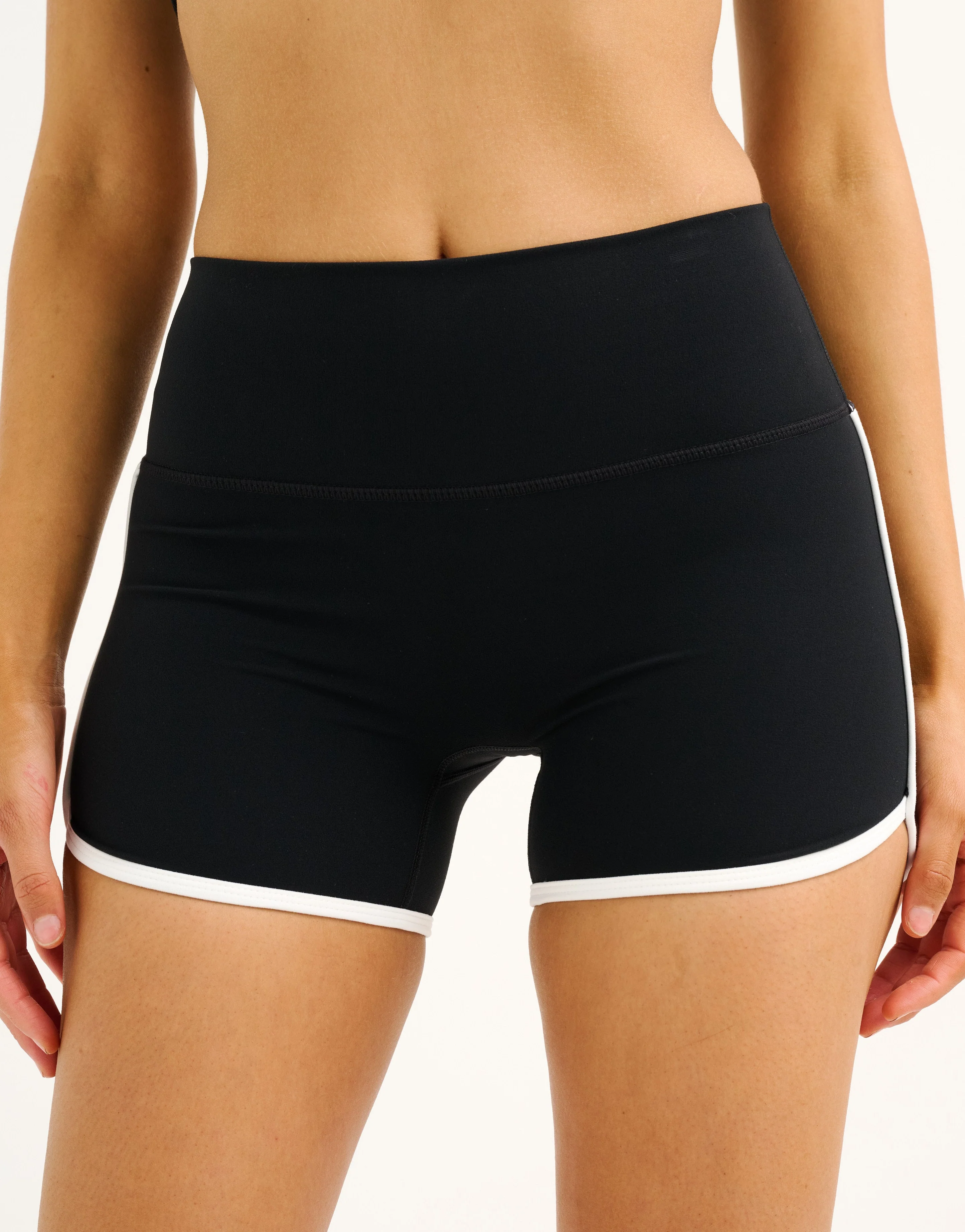 Mode Shorts - Black - Image 2