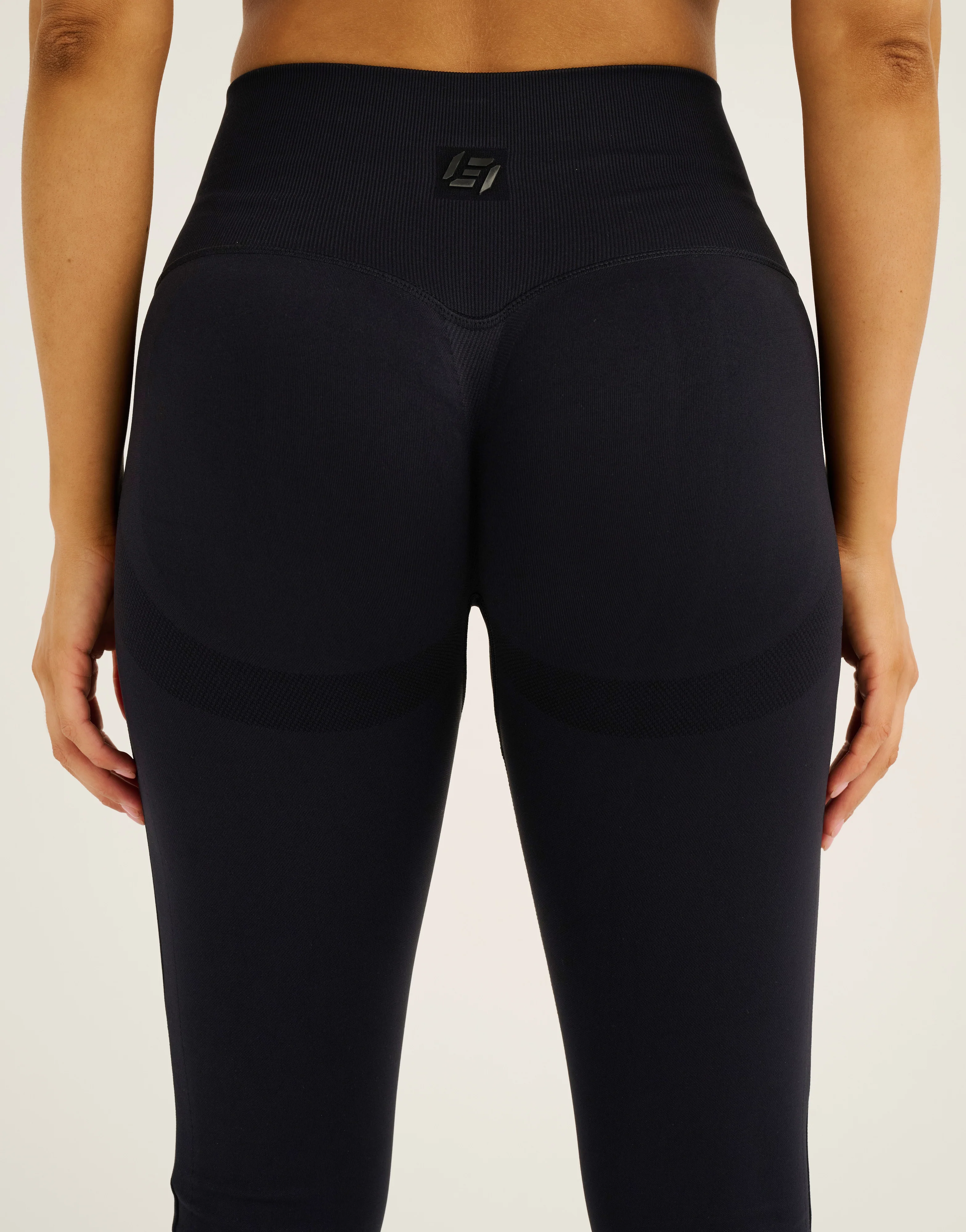 Pulse Invisible Scrunch Flare Leggings - Black - Image 4