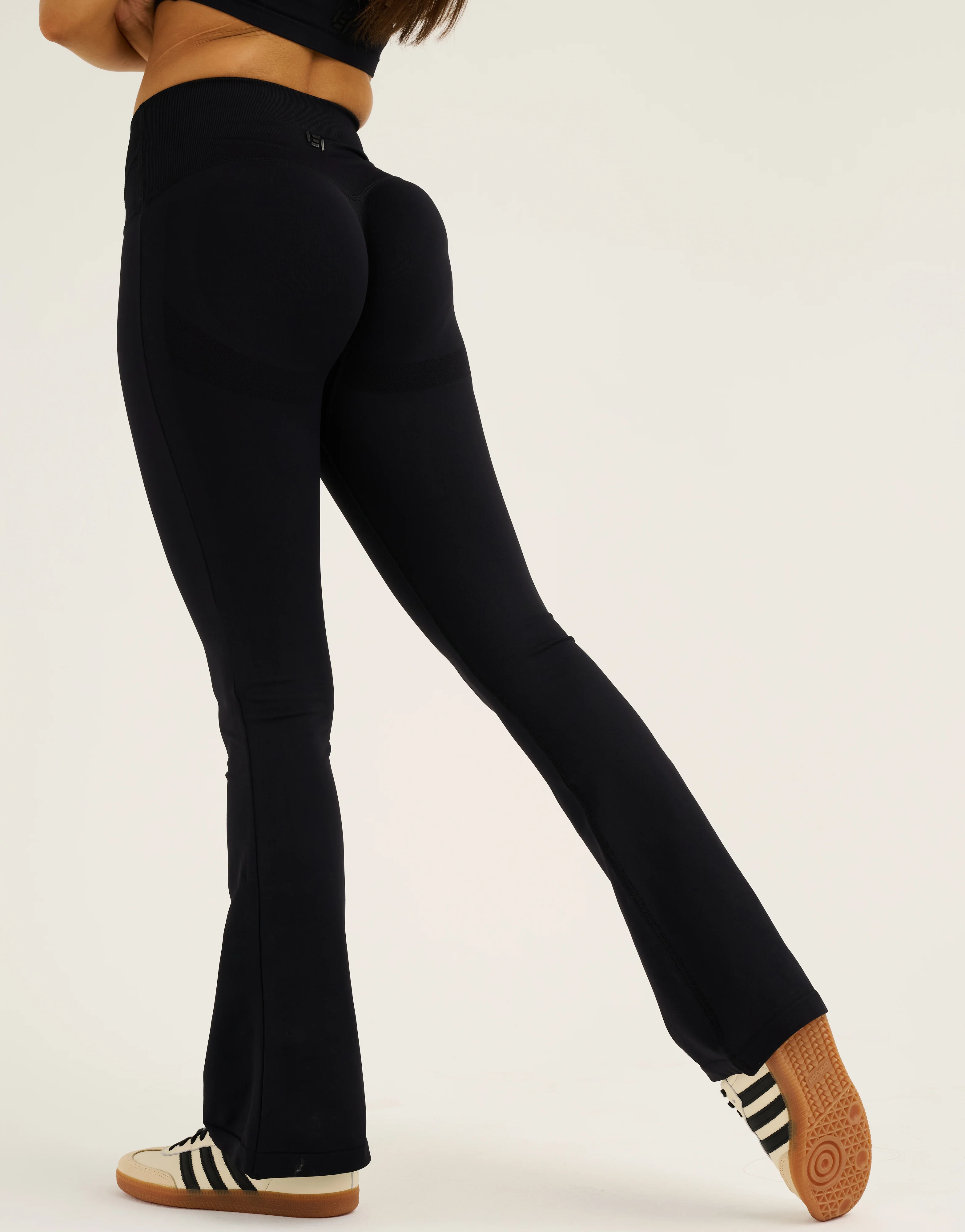 Pulse Invisible Scrunch Flare Leggings - Black - Image 5