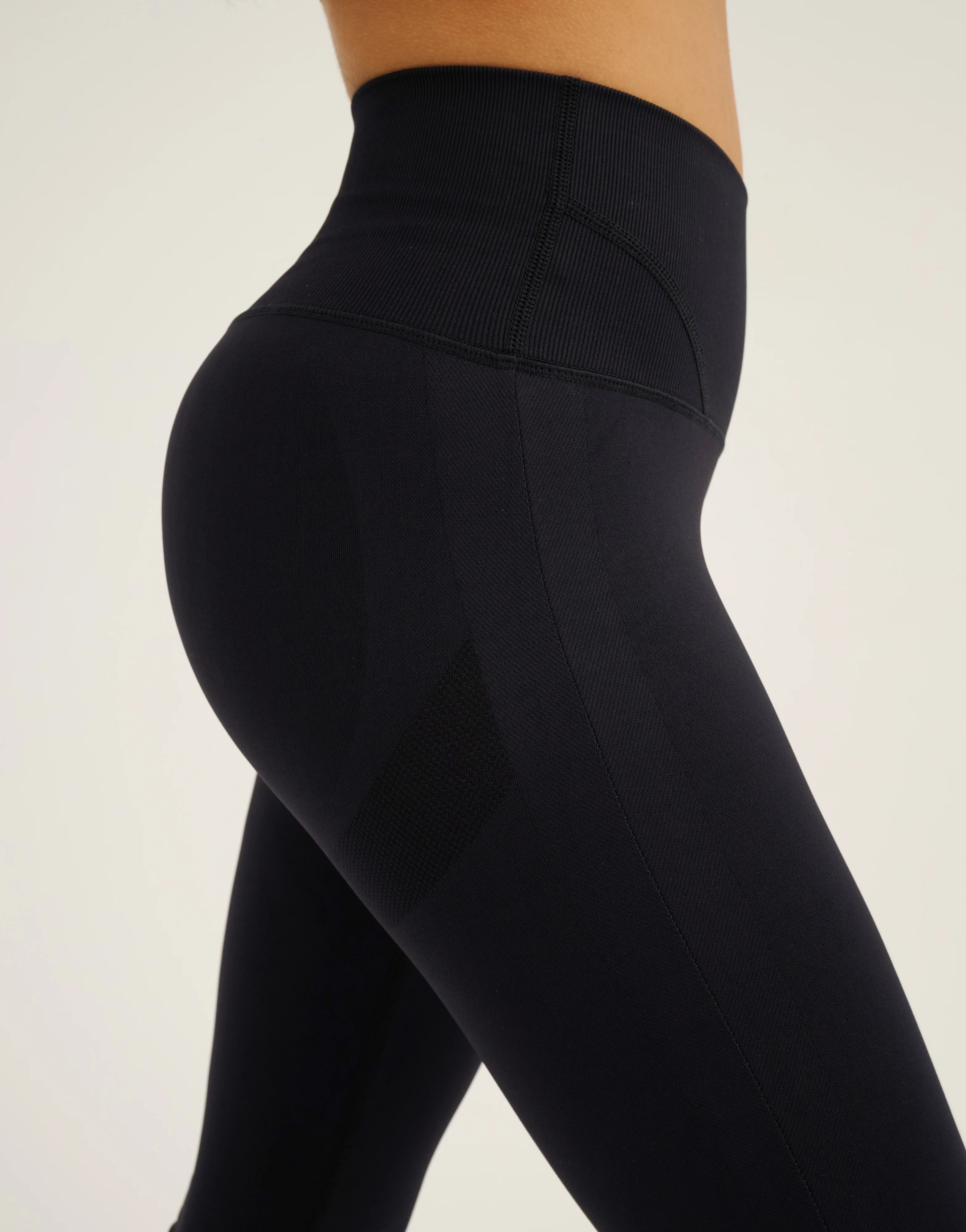Pulse Invisible Scrunch Flare Leggings - Black - Image 7