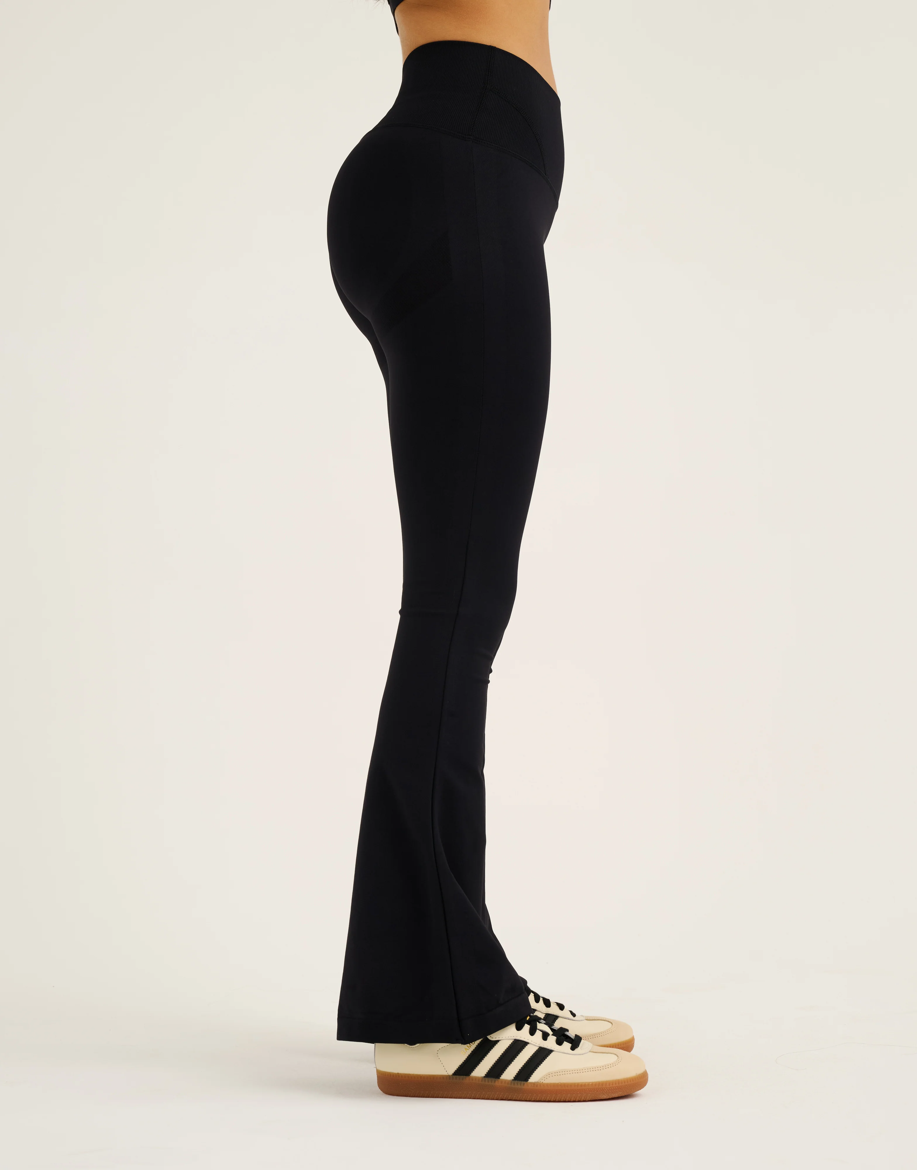 Pulse Invisible Scrunch Flare Leggings - Black - Image 9