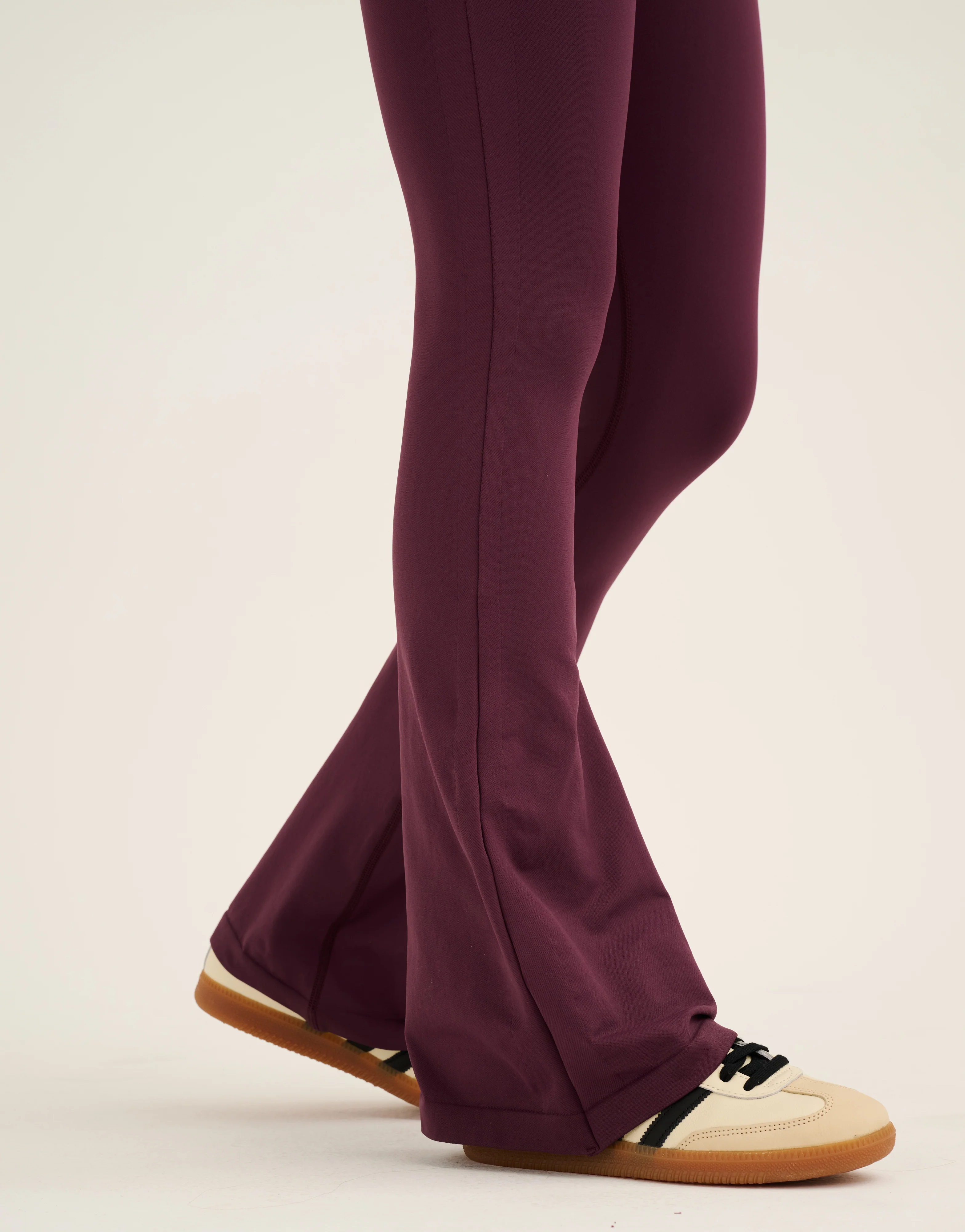 Pulse Invisible Scrunch Flare Leggings - Blackberry - Image 14