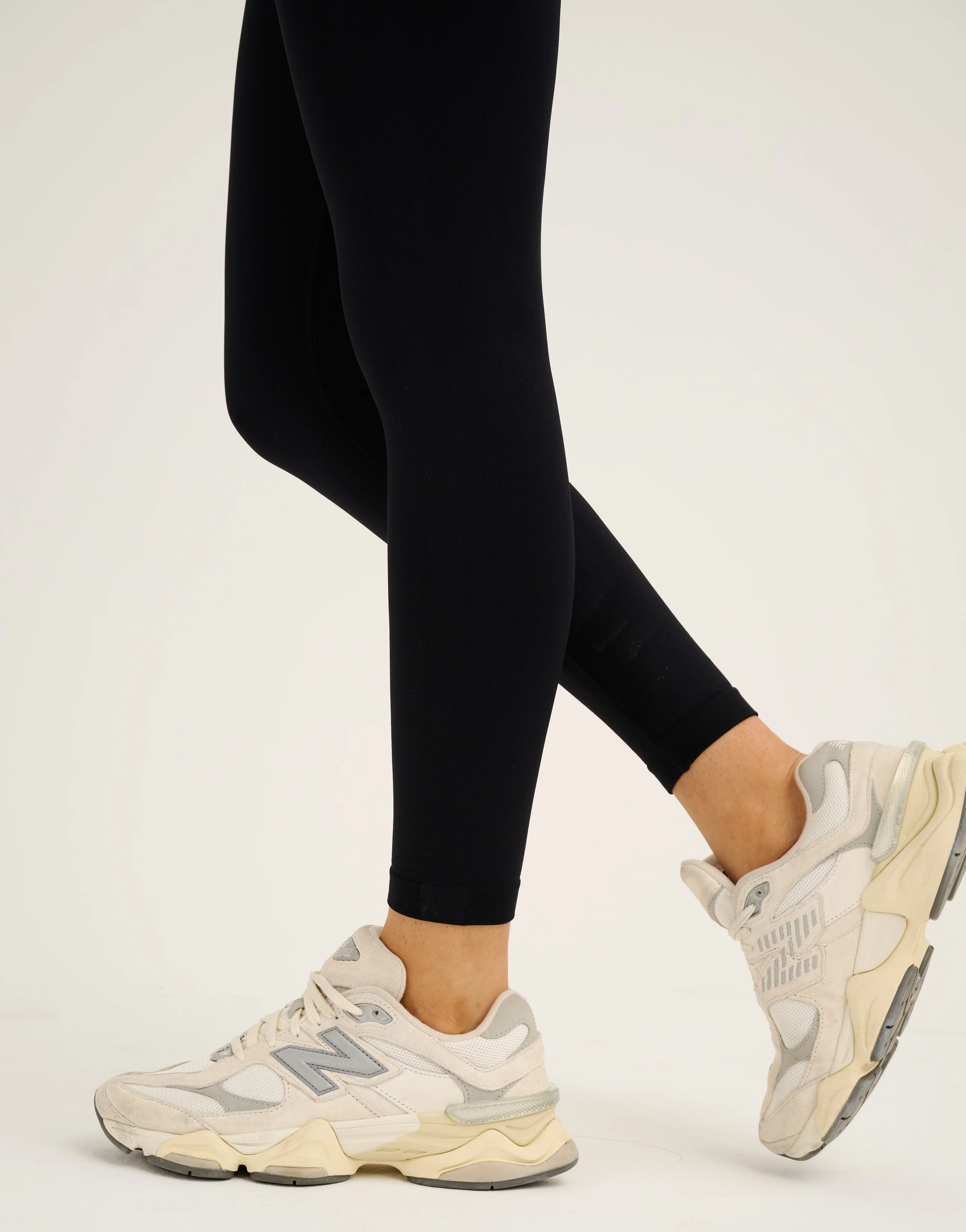 Pulse Invisible Scrunch Leggings - Black - Image 14
