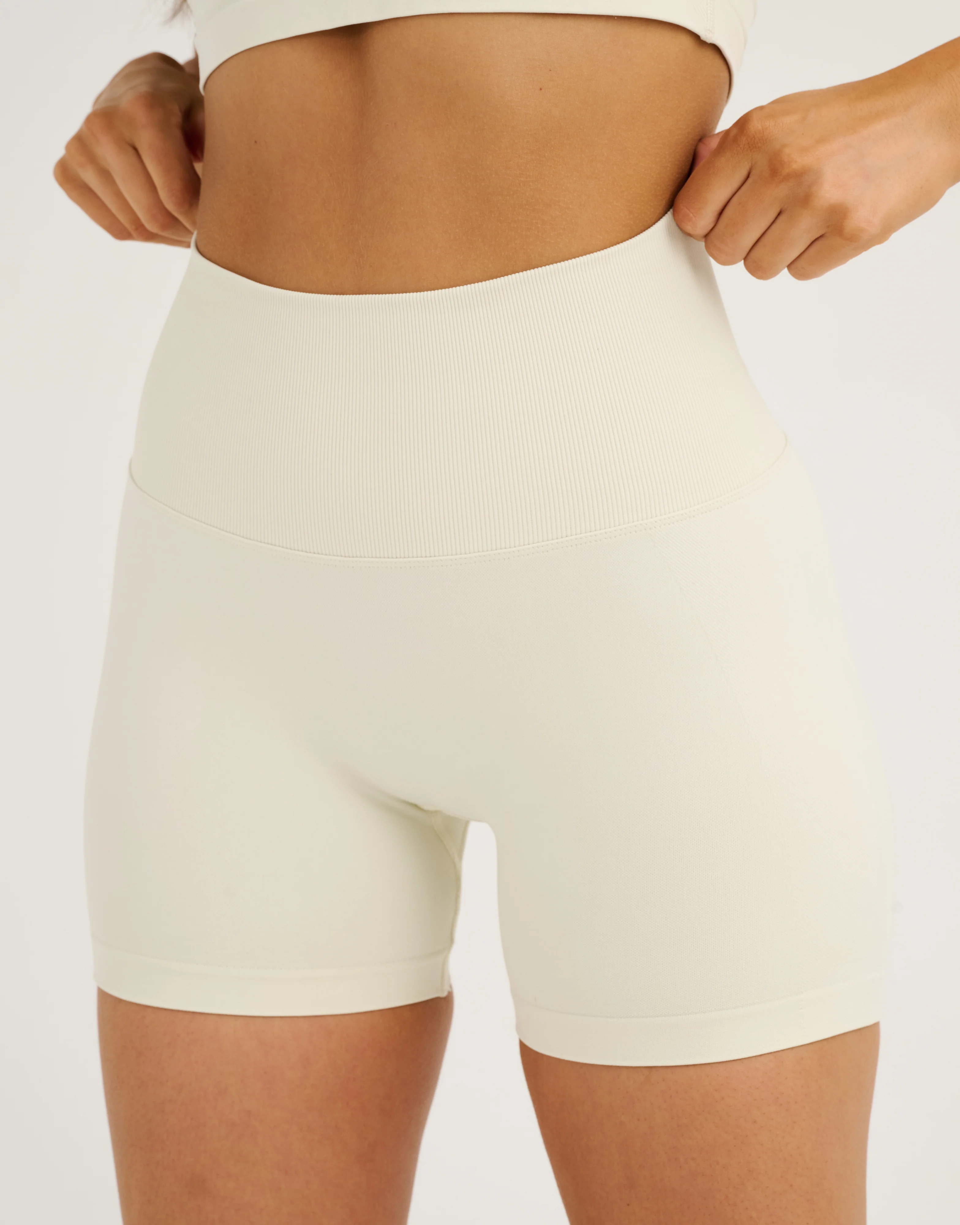 Pulse Invisible Scrunch Shorts - Onyx - Image 5