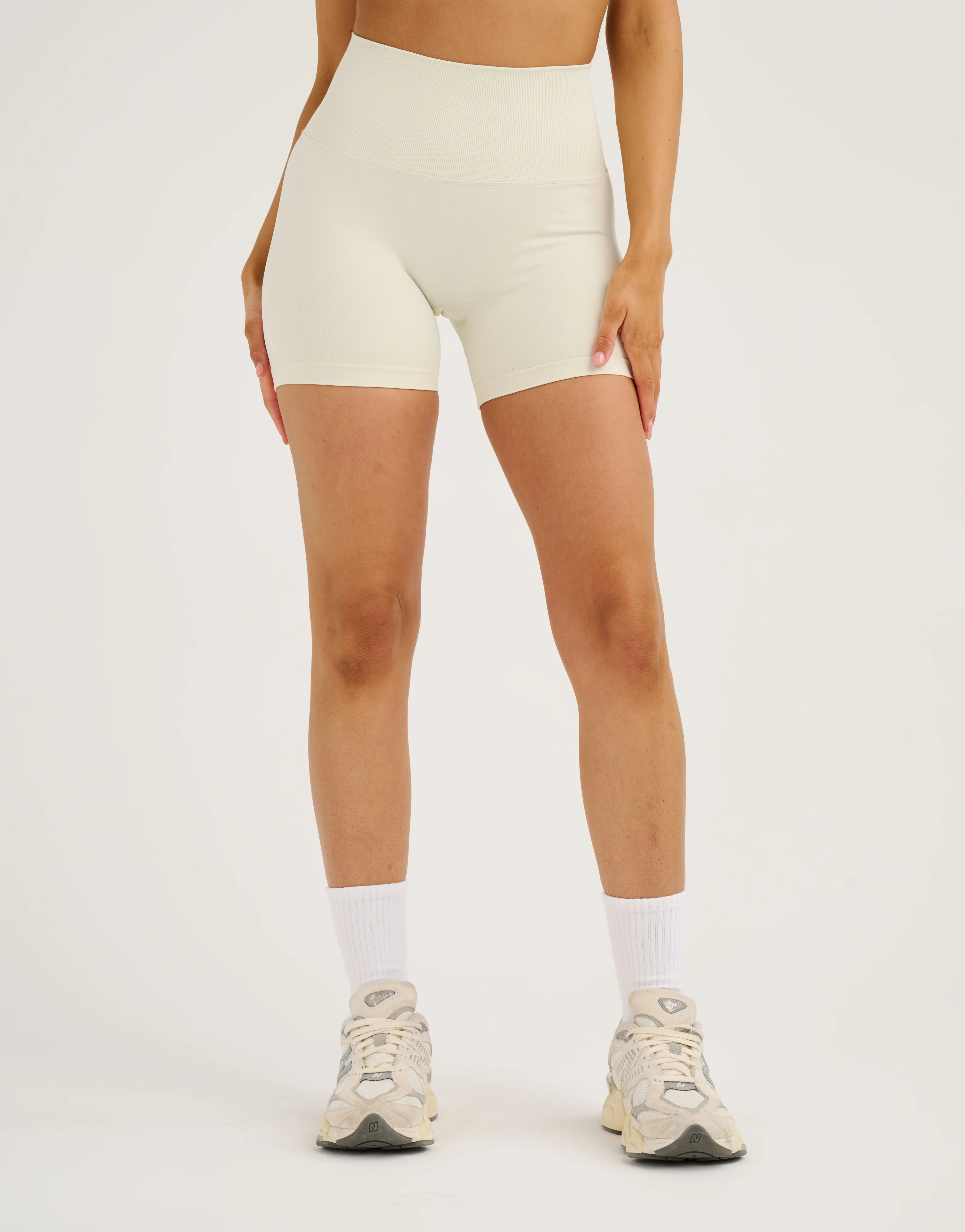 Pulse Invisible Scrunch Shorts - Onyx - Image 6